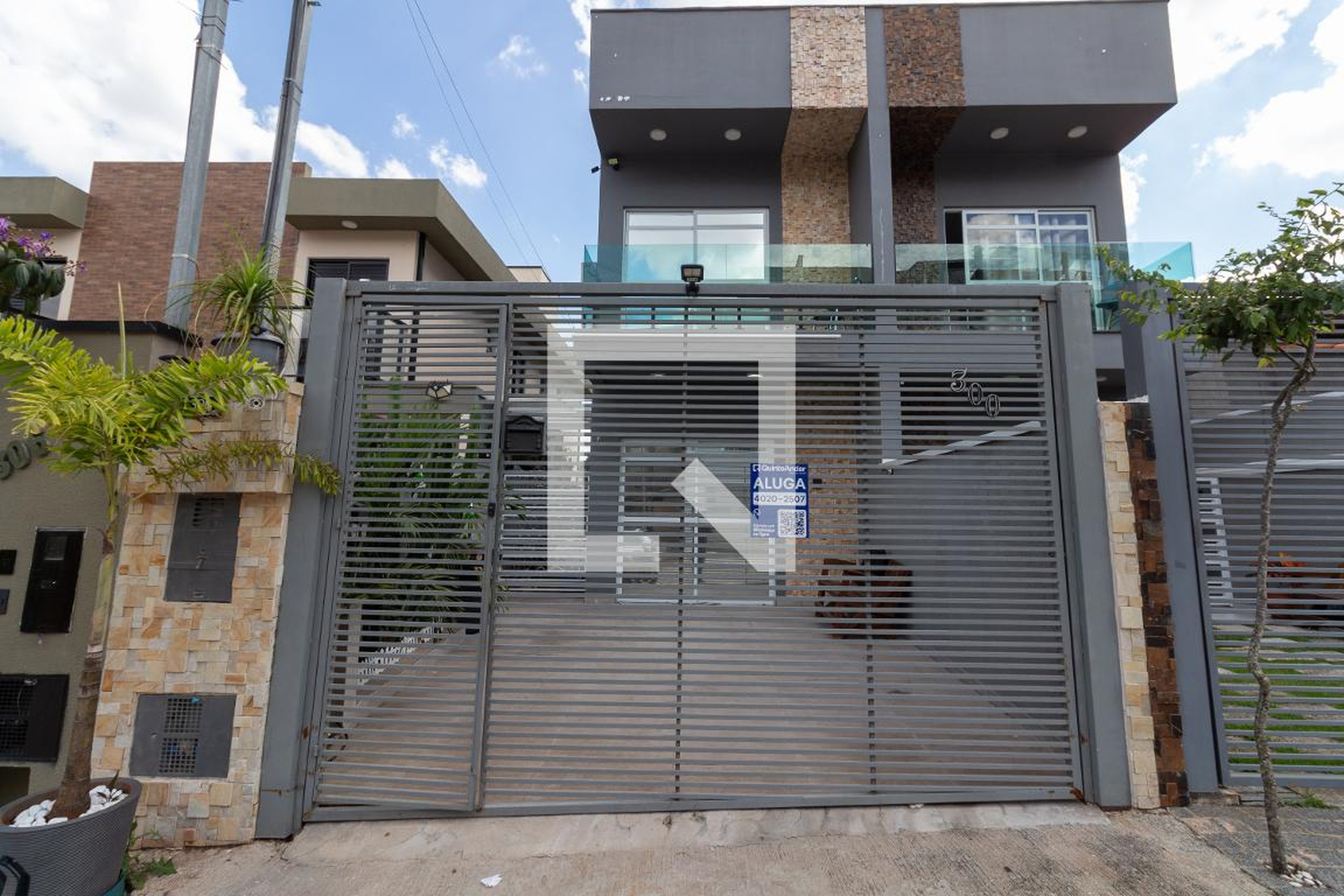 Fachada Condomínio em Alameda dos Bem-te-vis, 300