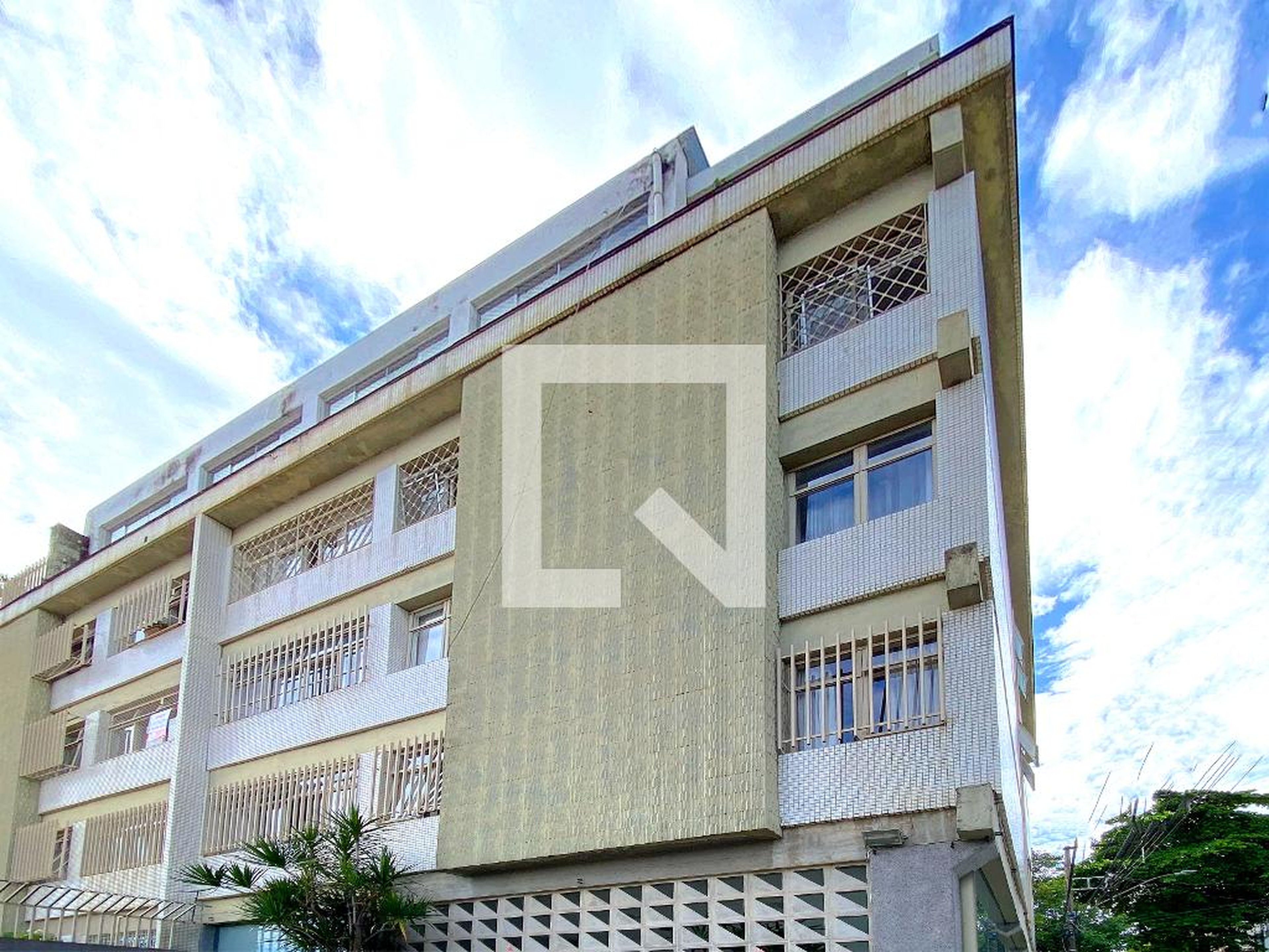 Fachada Condomínio em Rua Mangabeira, 66