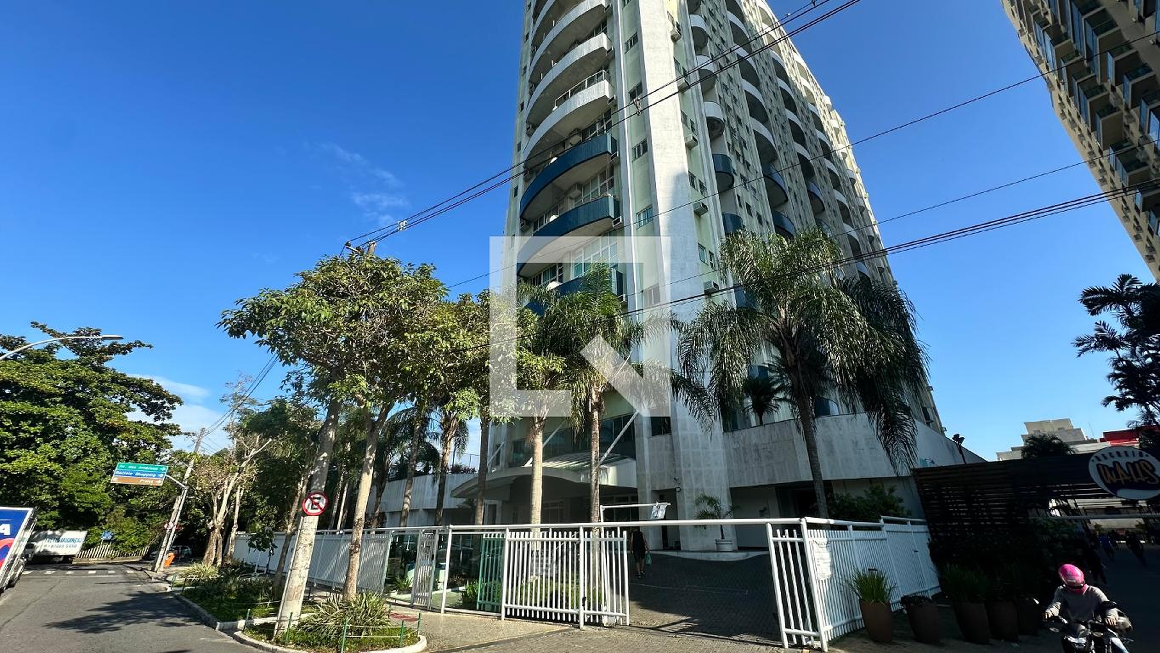 Fachada Condomínio em Avenida José Luiz Ferraz, 201