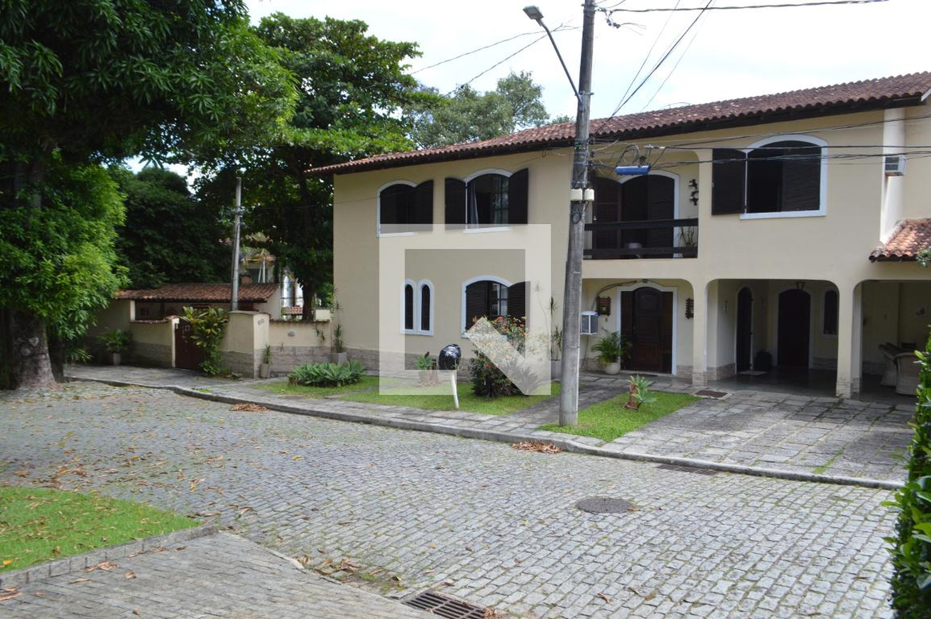 Fachada Condomínio em Rua Iresine, 60