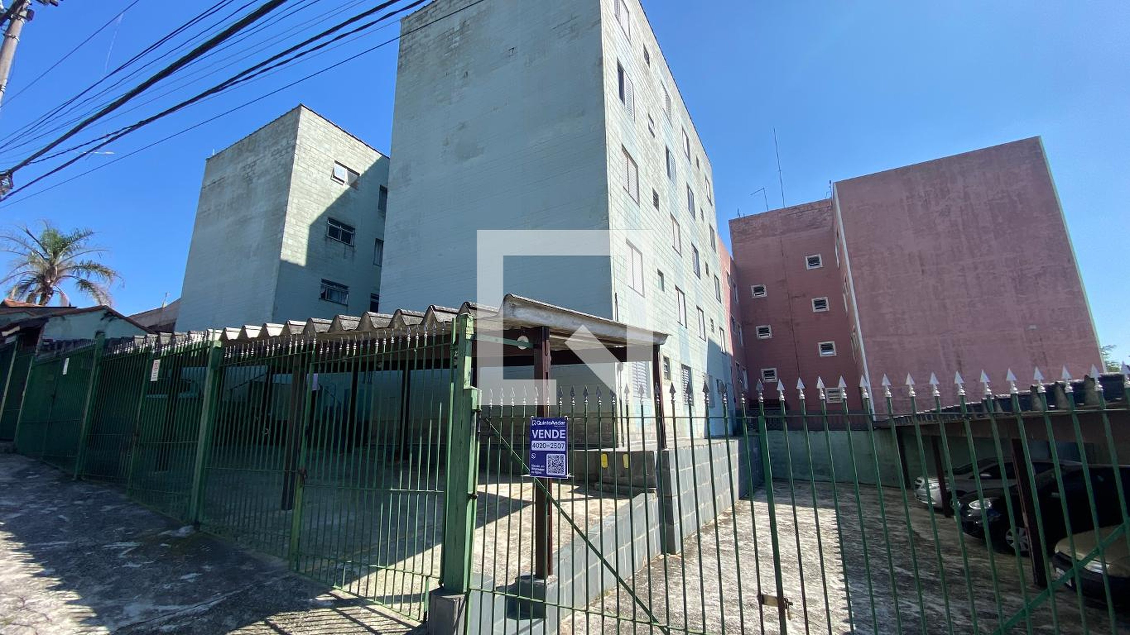 Fachada Condomínio em Rua Silvinha Téles, 21