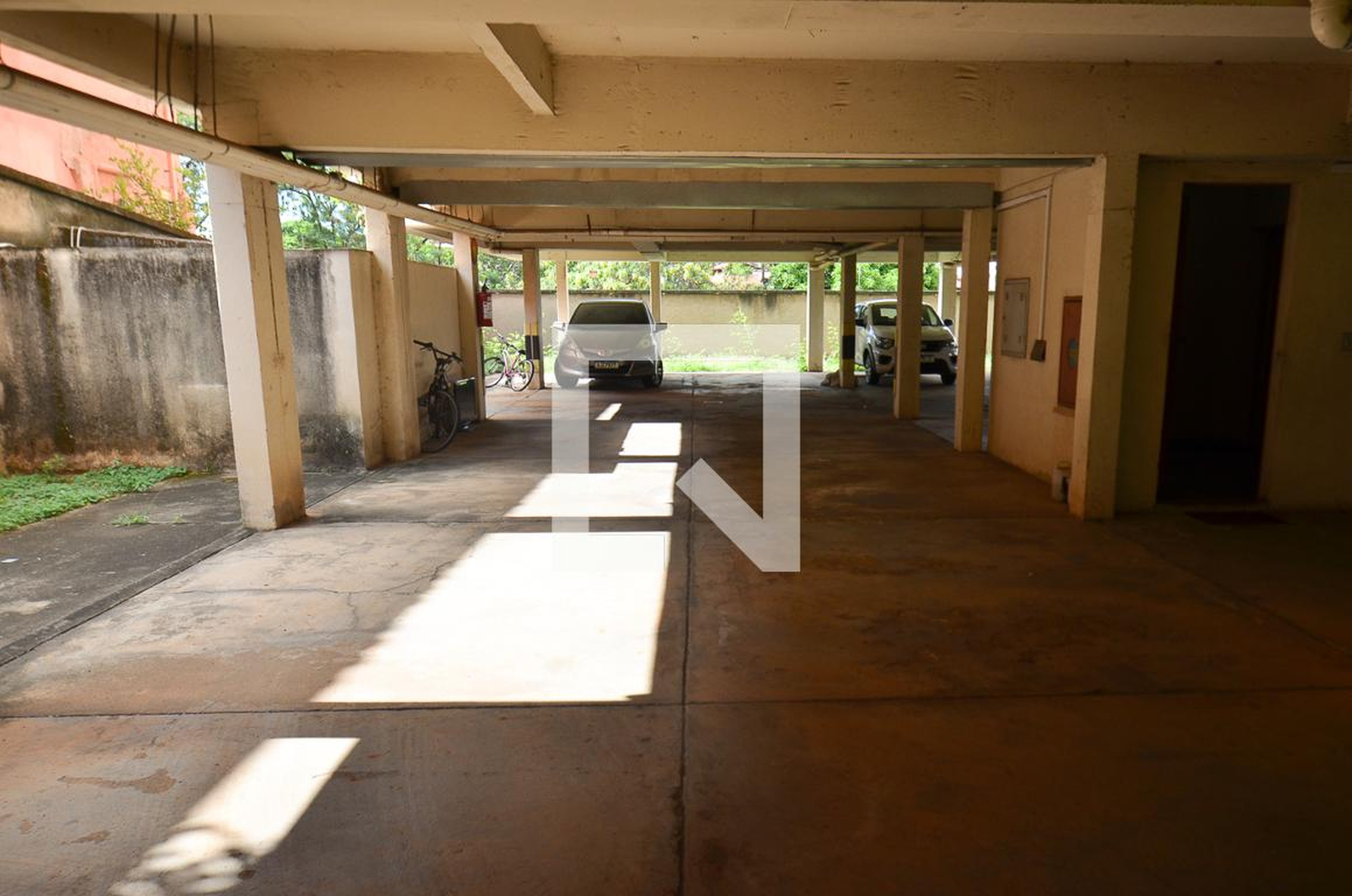 Área Externa Condomínio em Rua Begônia, 413