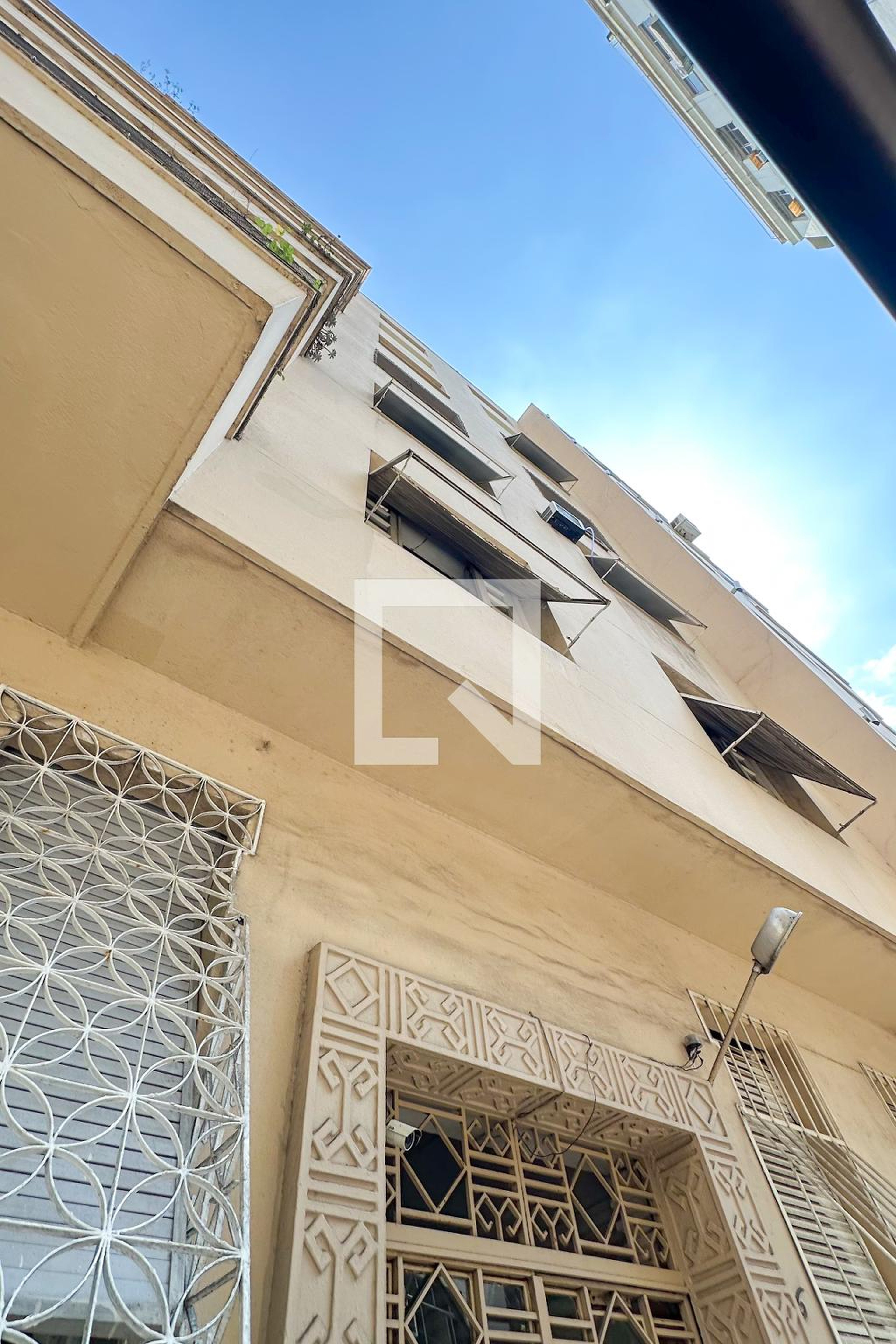 Fachada Condomínio em Rua General Azevedo Pimentel, 6