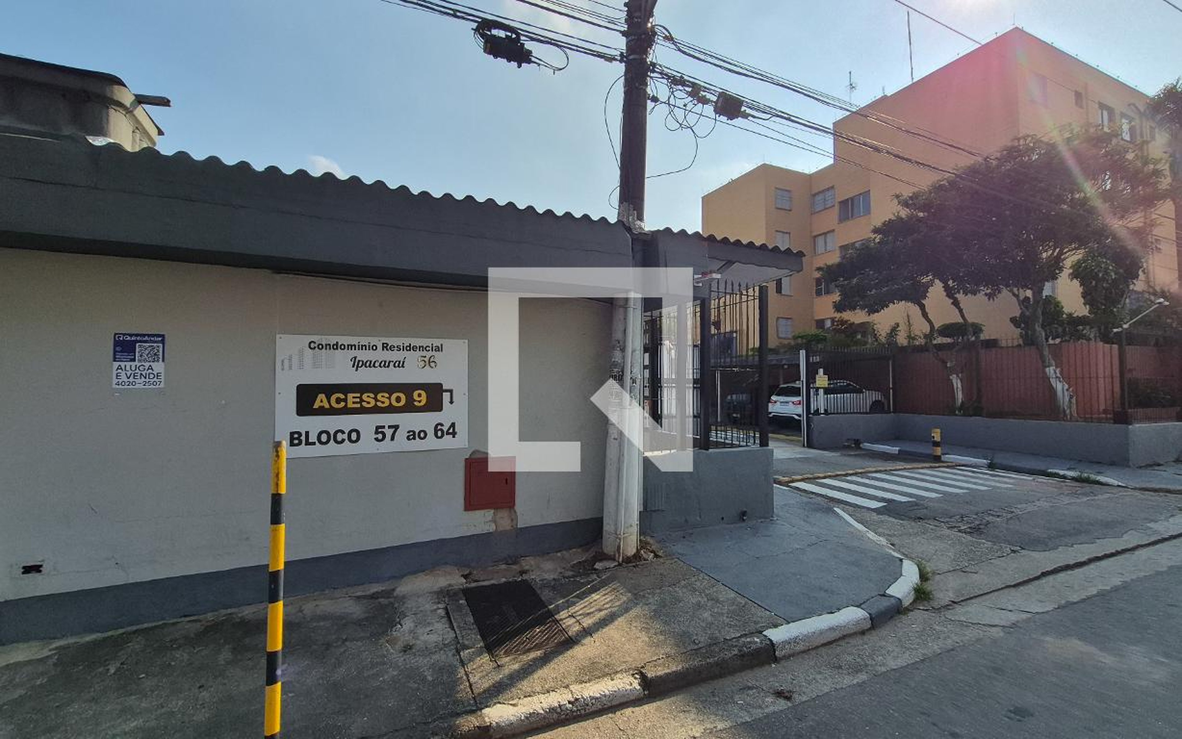 Fachada Condomínio em Rua Doutor Almenor Jardim Silveira, 56