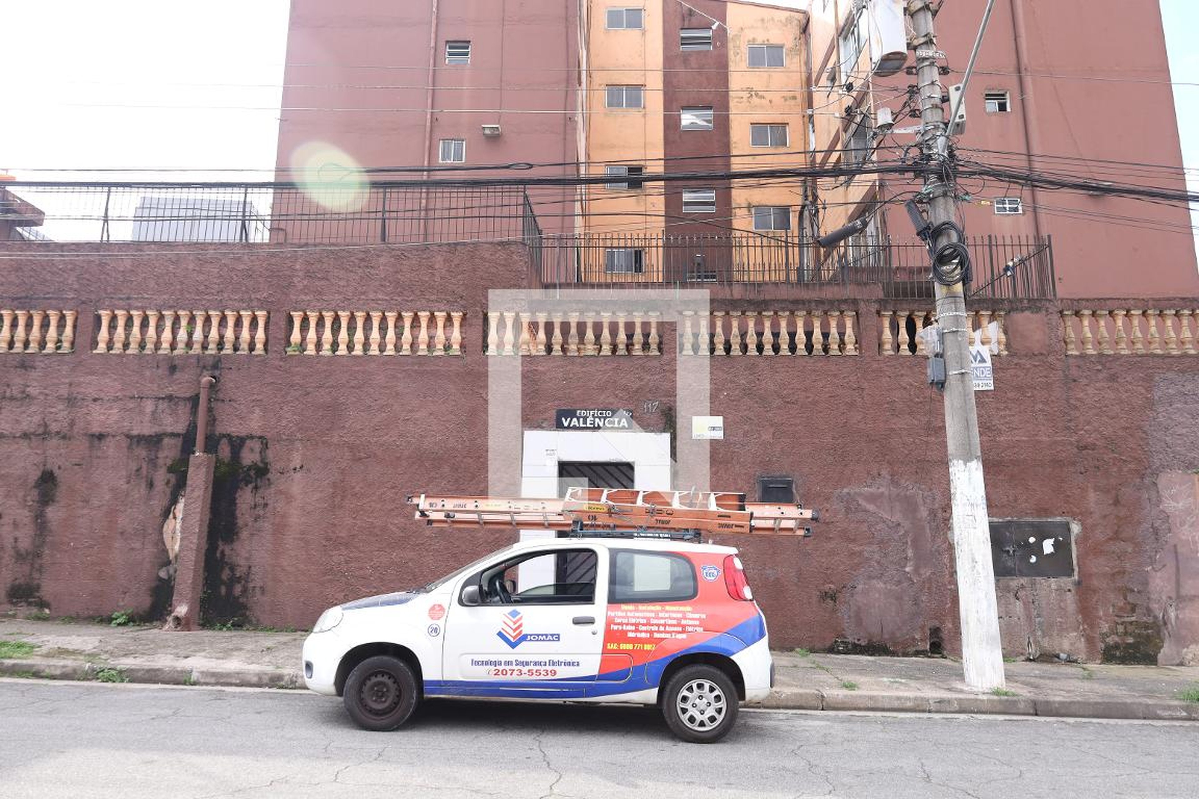 Fachada do condomínio Condomínio Valência