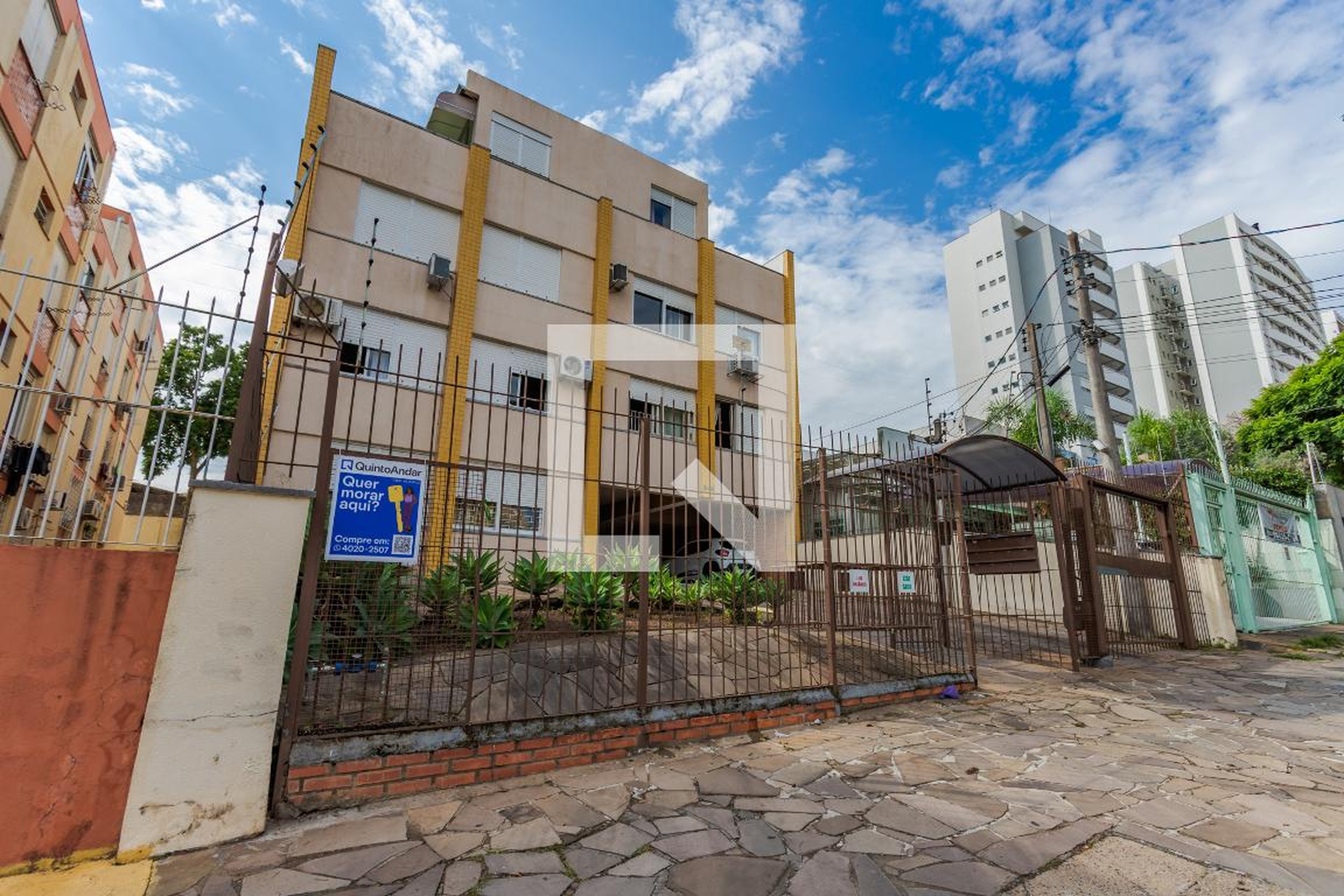 Fachada Condomínio em Avenida João Wallig, 508