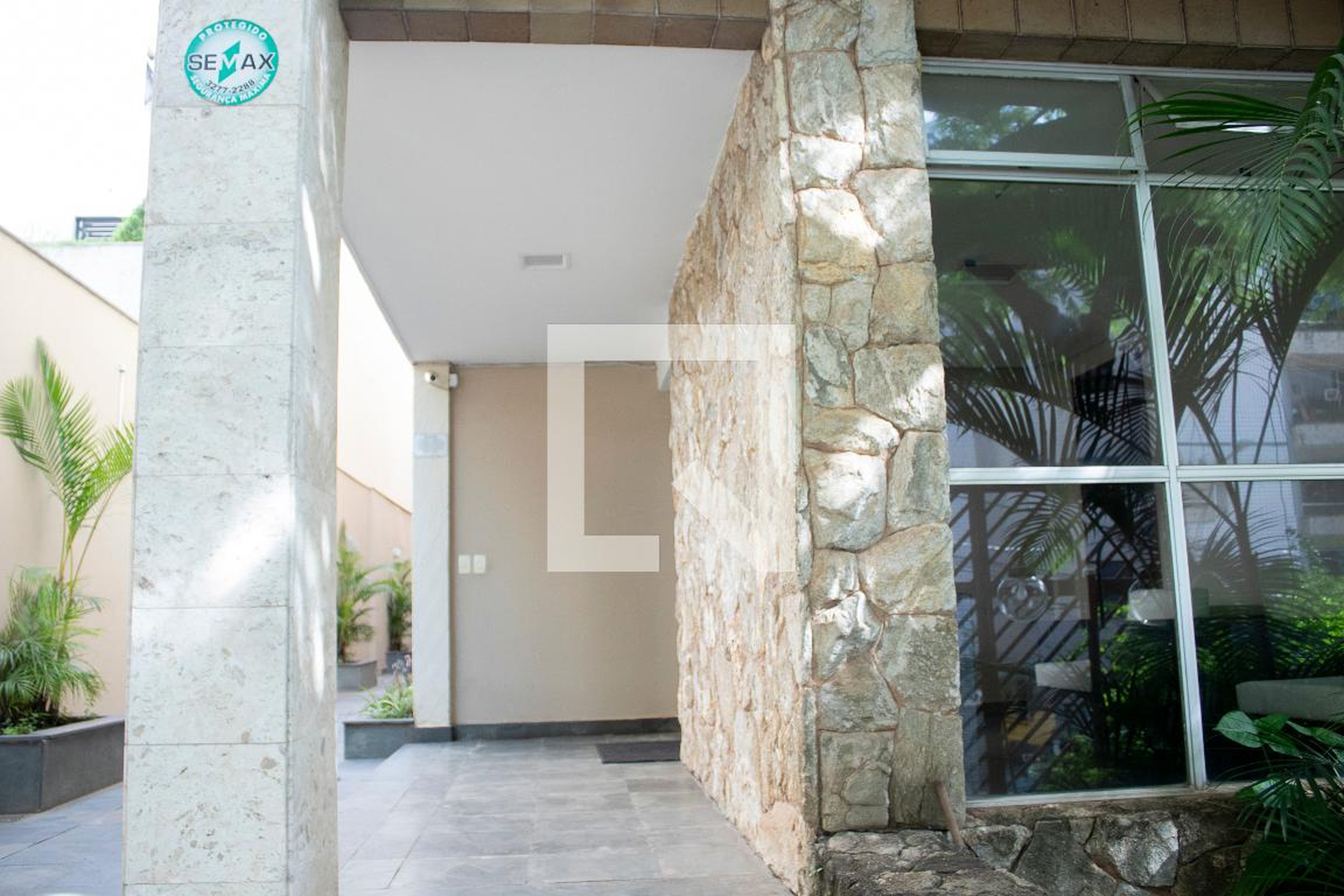 Fachada Condomínio em Rua Minas Novas, 120