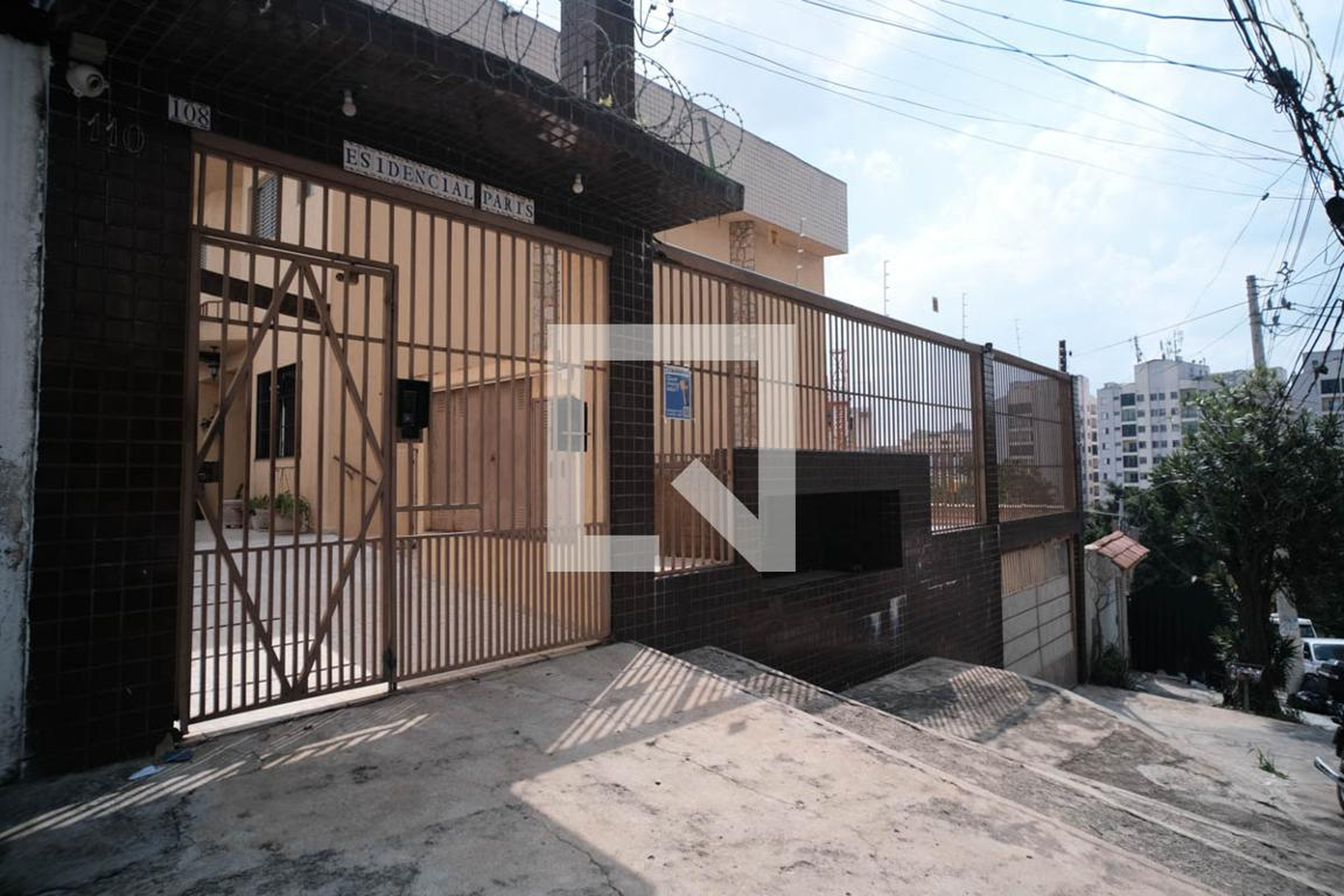 Fachada Condomínio em Rua Jandáia do Sul, 108