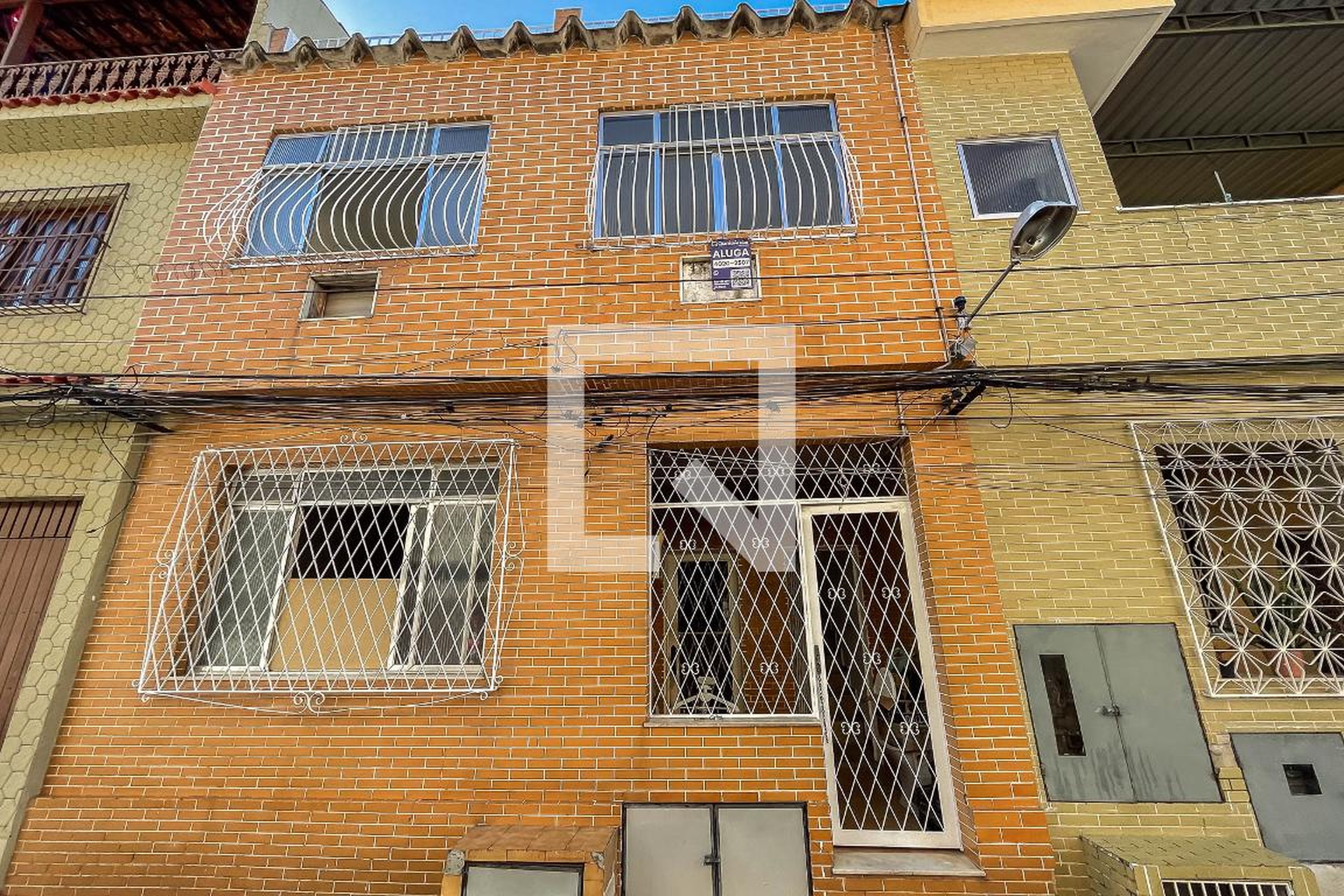 Fachada Condomínio em Rua Raul Barroso, 77