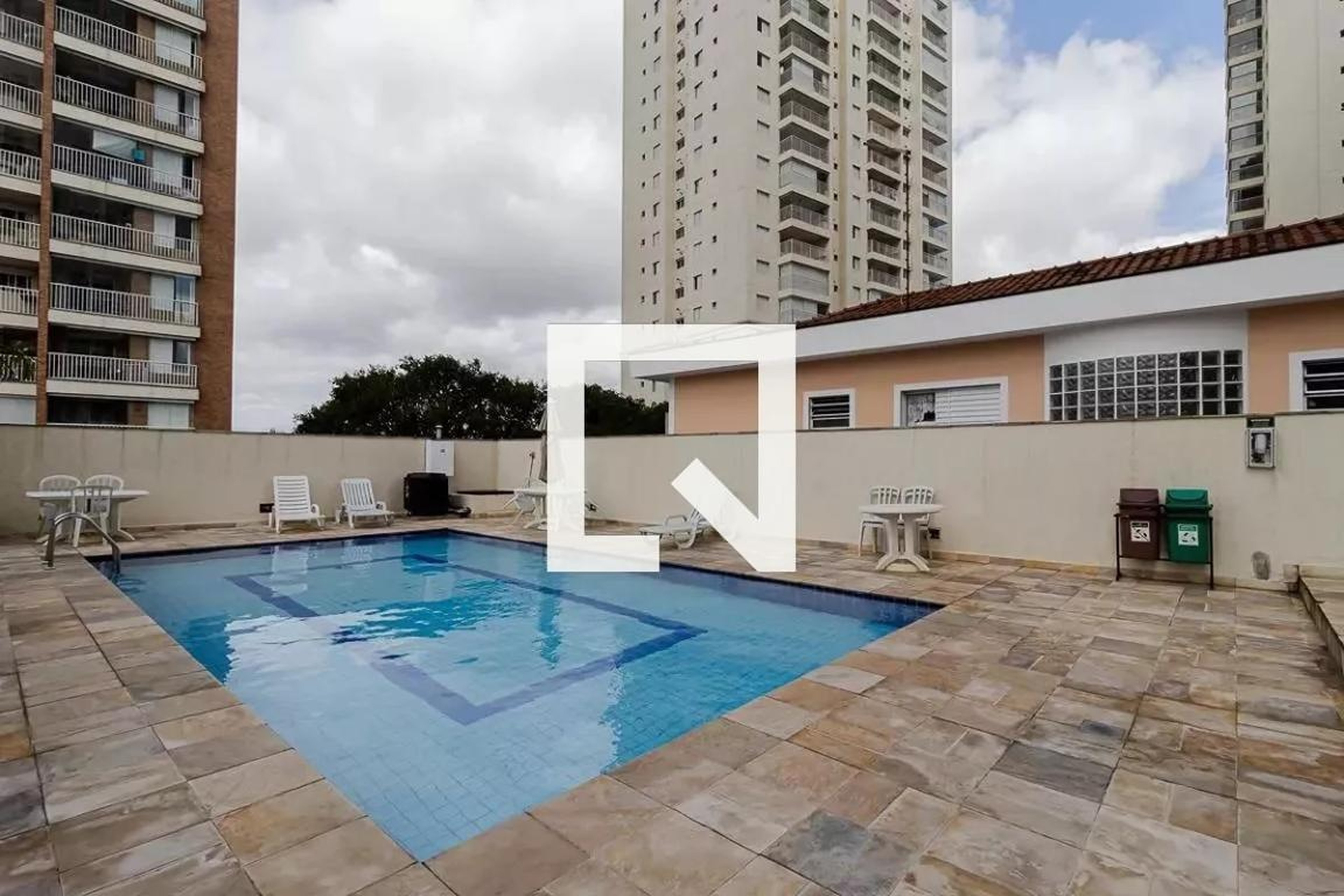 Piscina - edifício Visconde de Pirajá