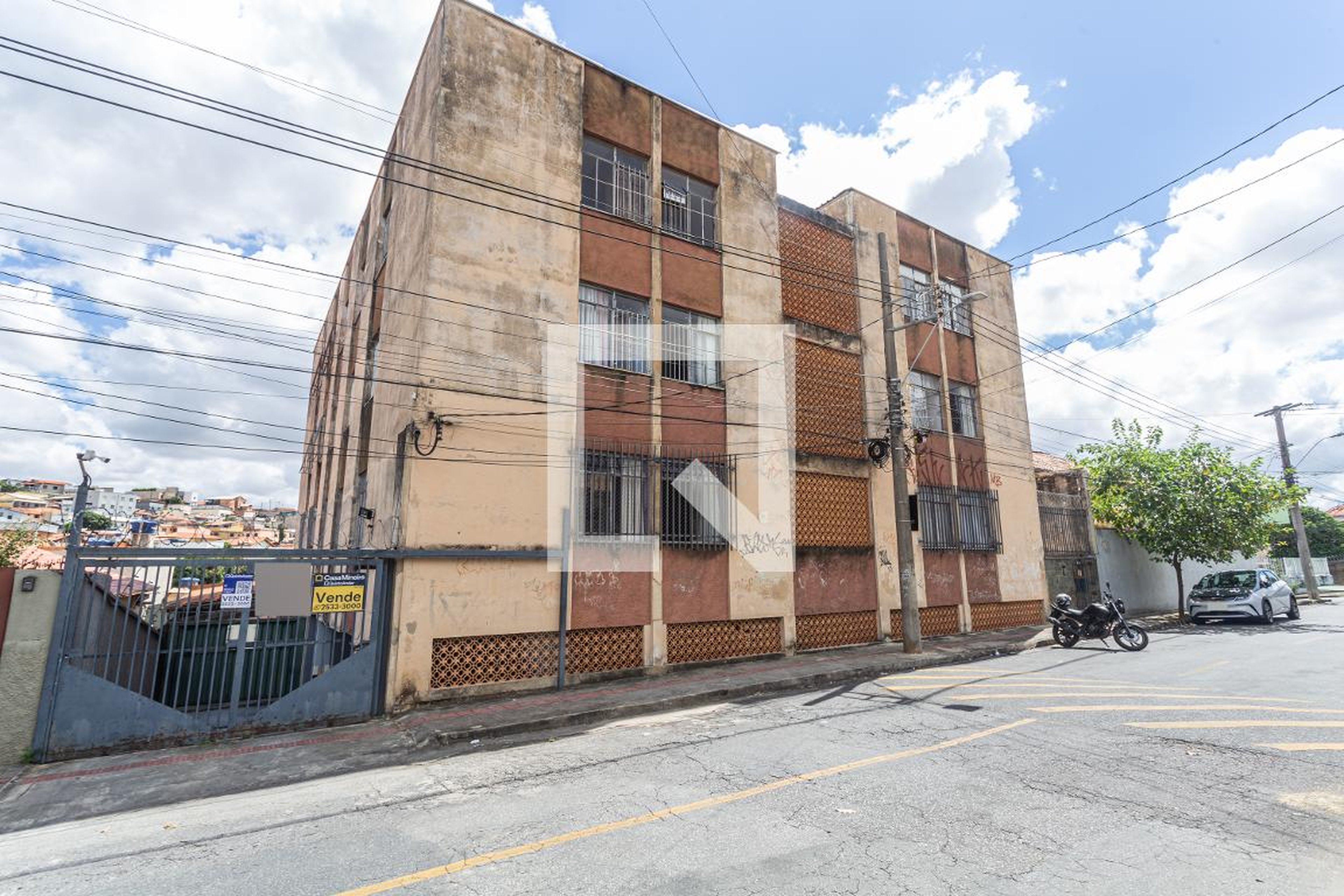 Fachada Condomínio em Rua Indianópolis, 717