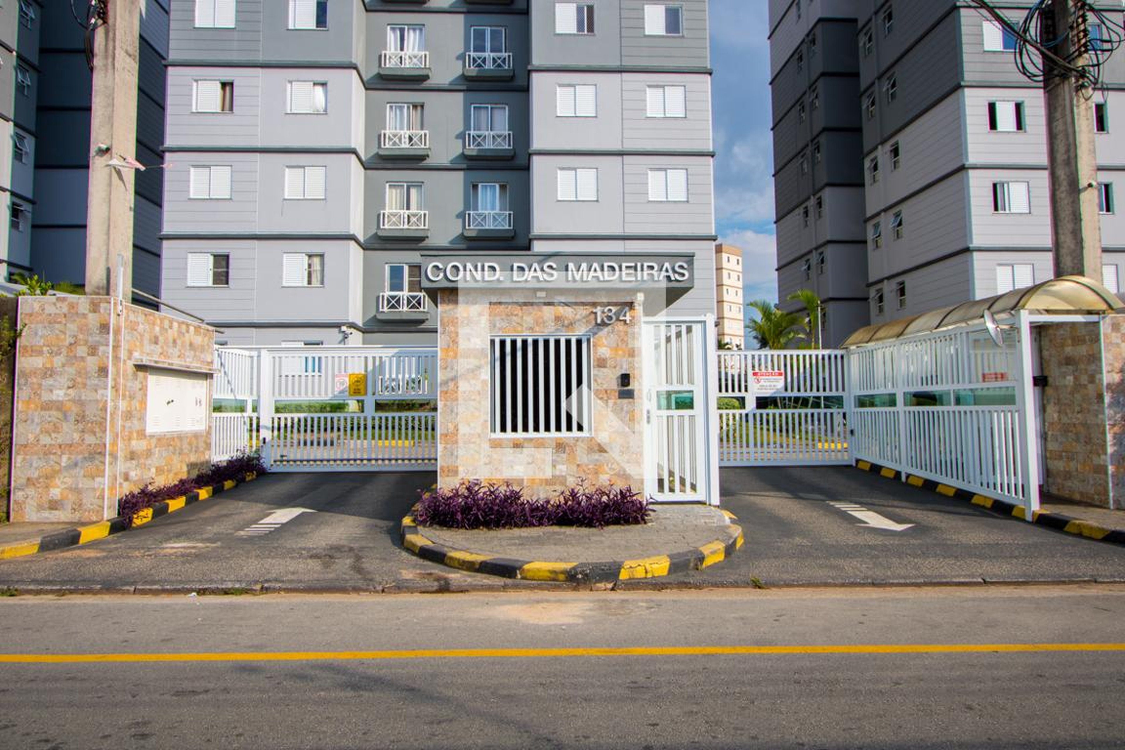 Fachada do condomínio Condomínio Madeiras