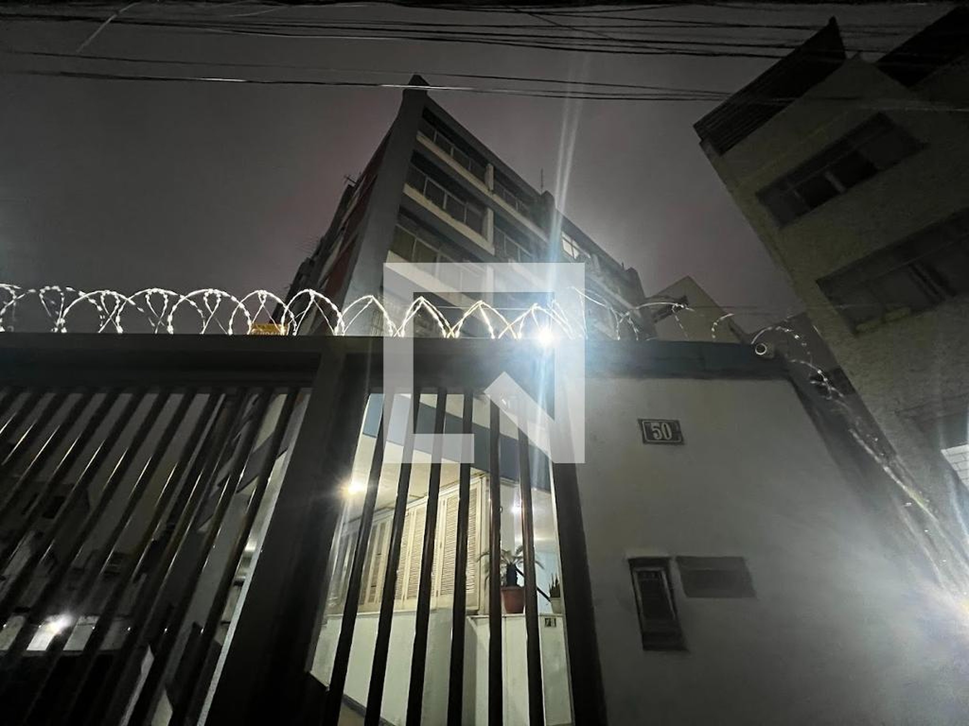 Fachada Condomínio em Rua Frolick, 50