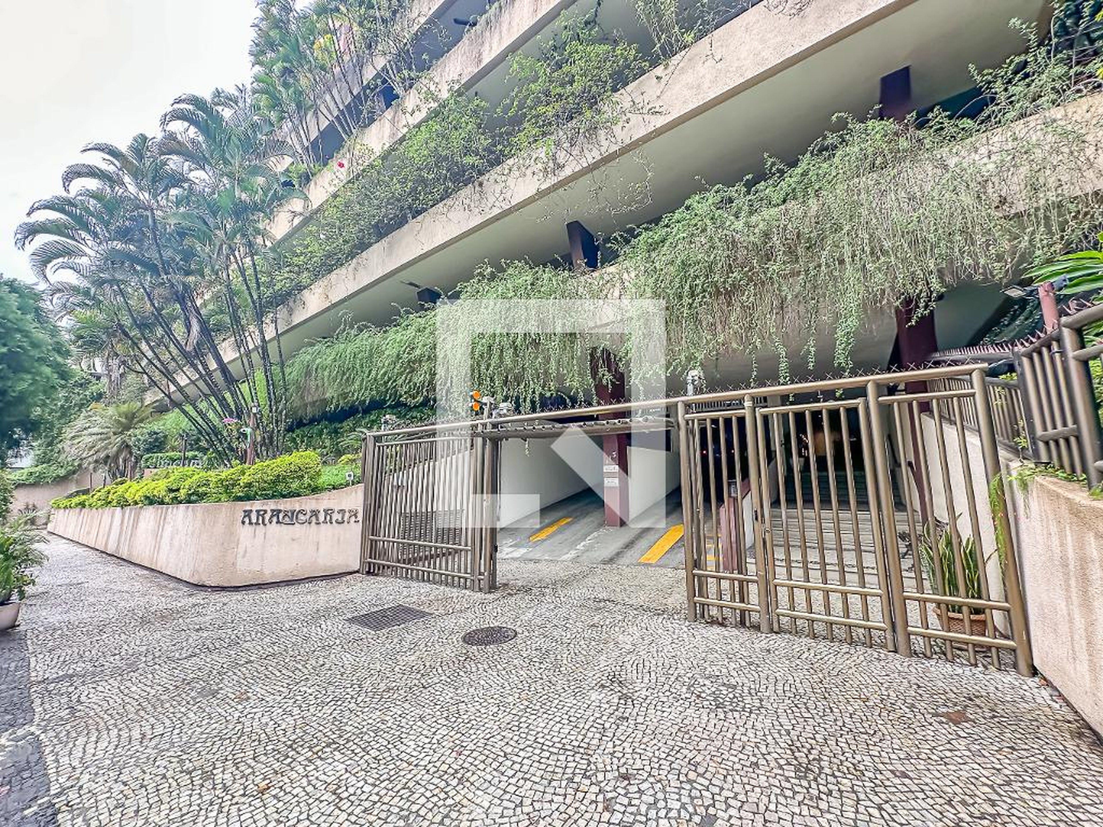 Fachada Condomínio Chácara dos Pinheiros