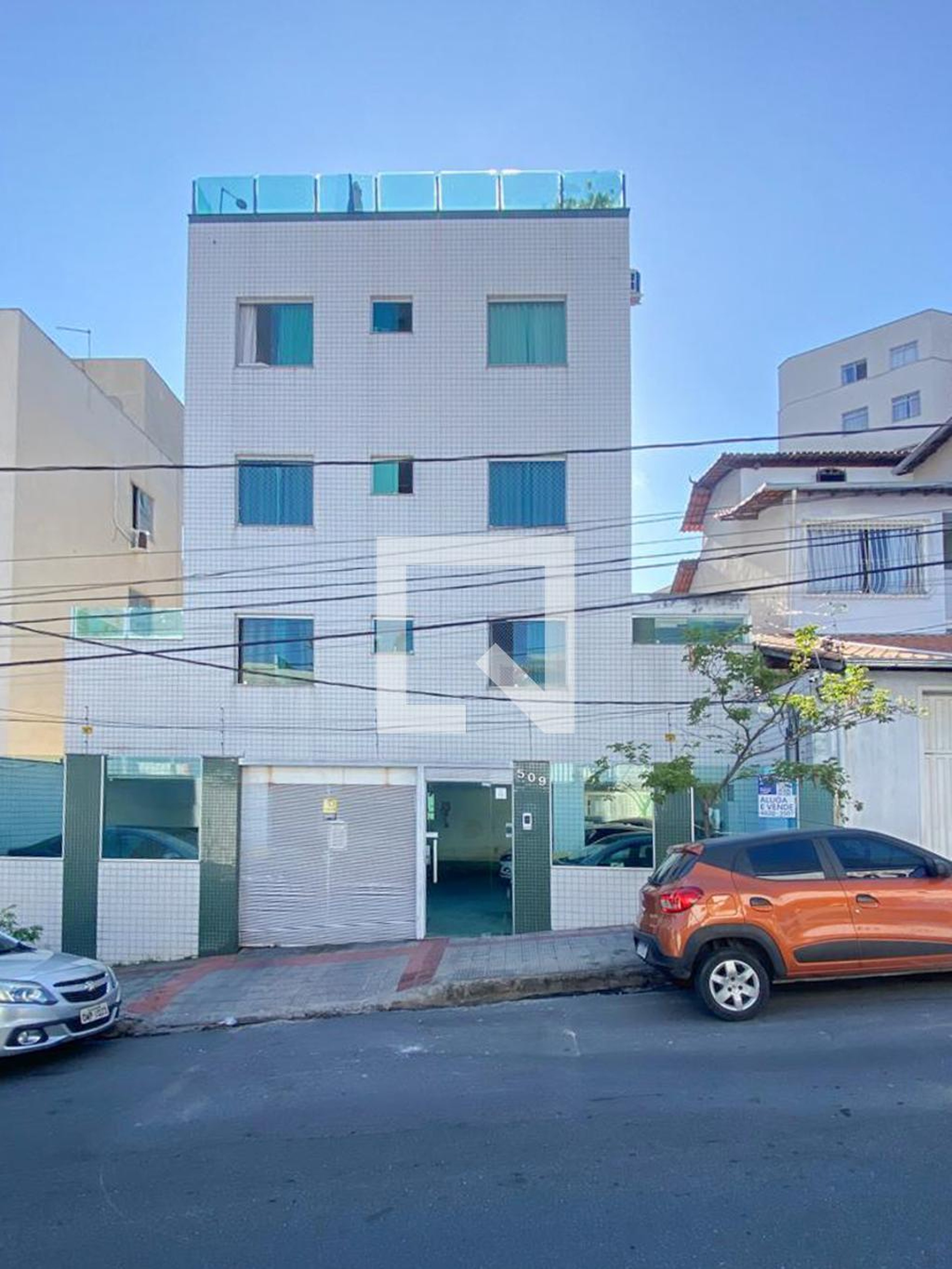 Fachada Condomínio em Rua Osmar Costa, 509