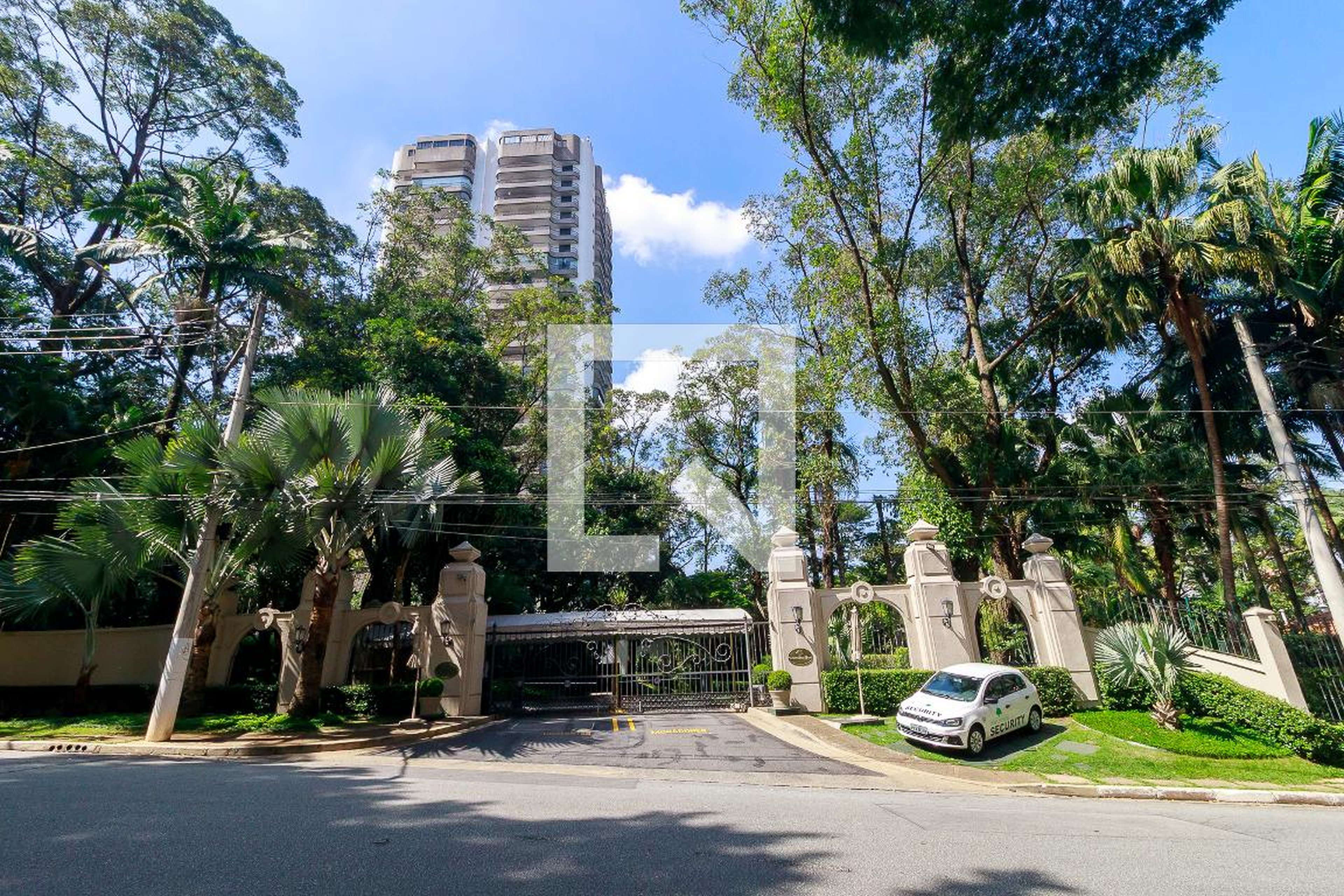 Fachada Condomínio em Rua Joaquim José Esteves, 102