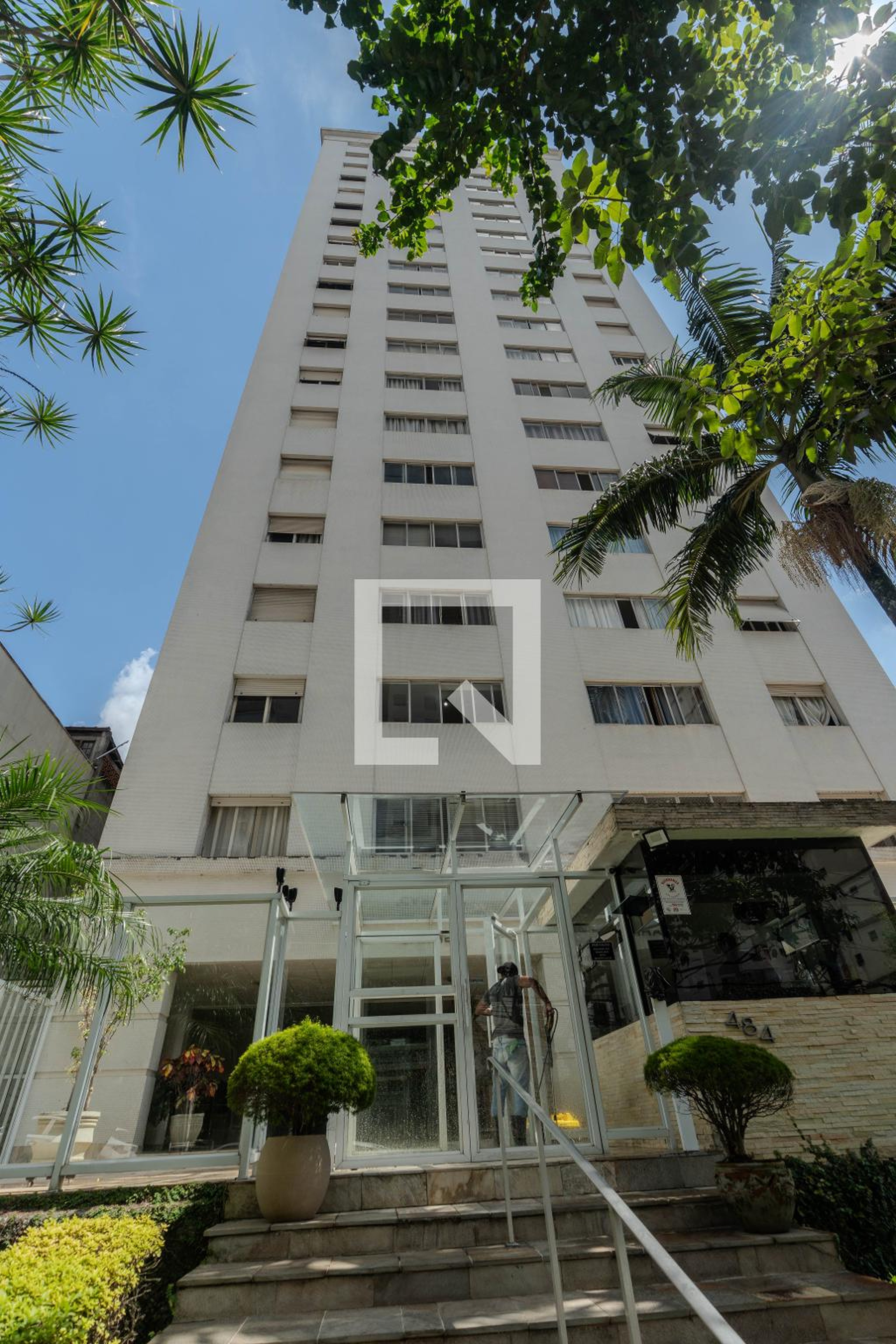 Fachada Condomínio em Rua Martiniano de Carvalho, 124