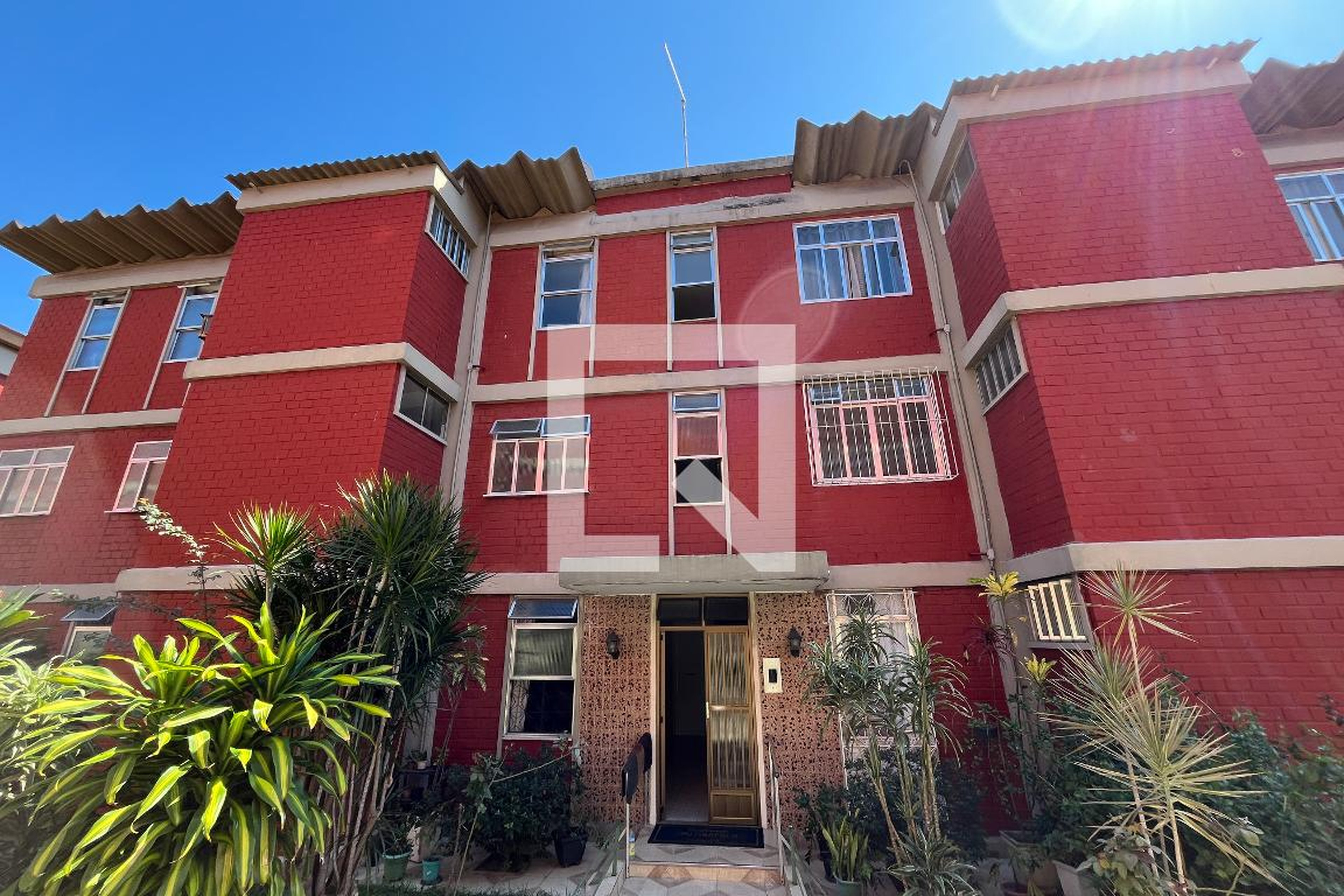 Fachada Condomínio em Rua Wilde Lustosa, 44