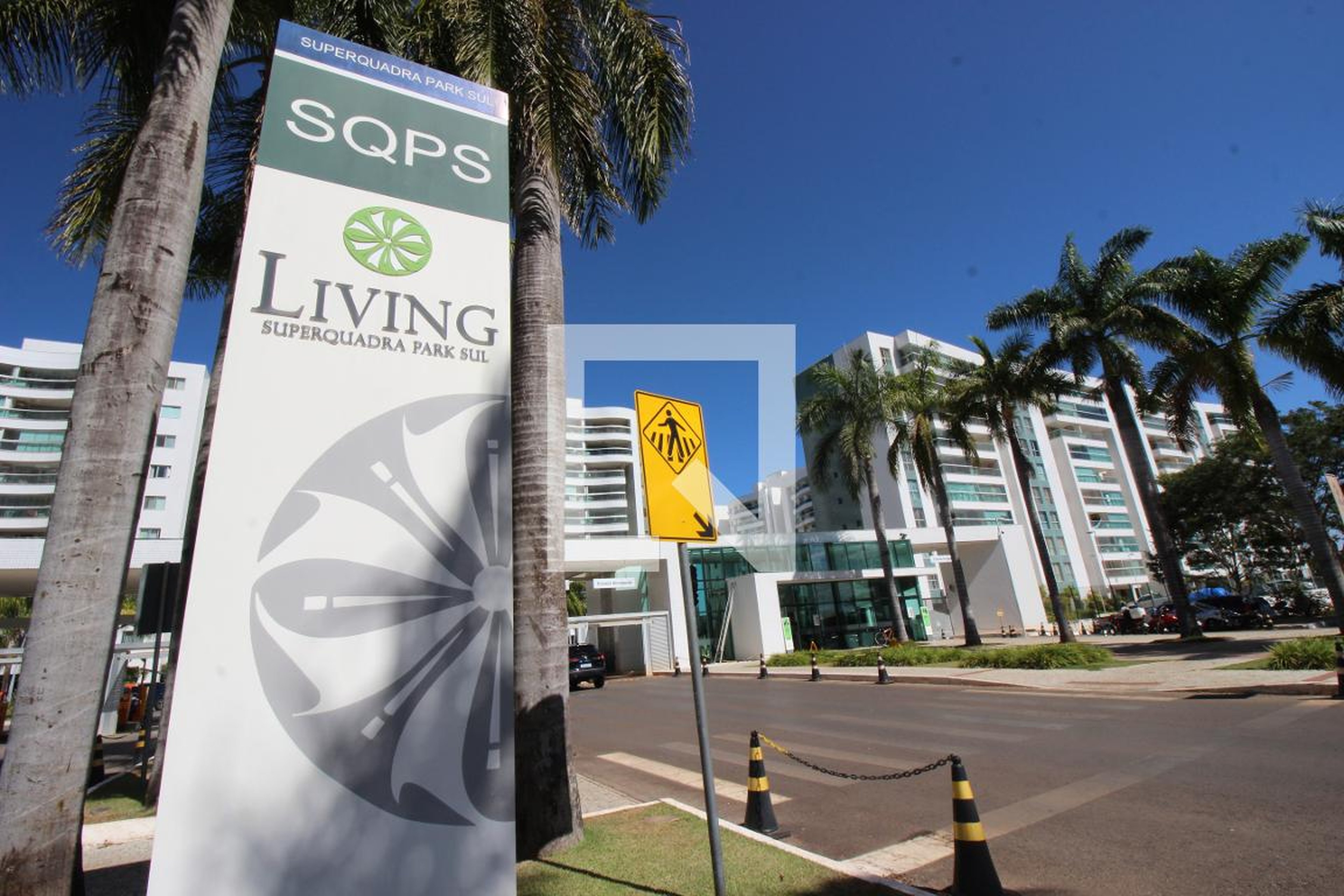 Fachada Condomínio em Sqps 101 Lote C, 101