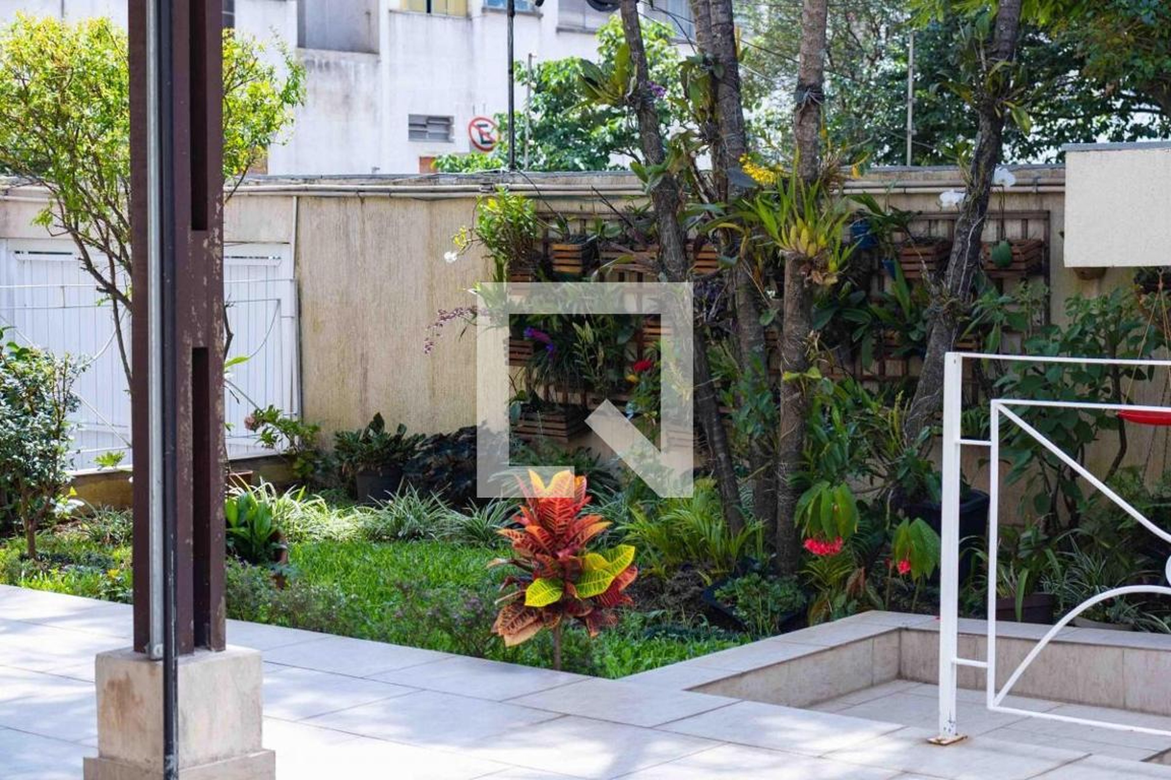 Entrada Condomínio em Rua Viena, 62