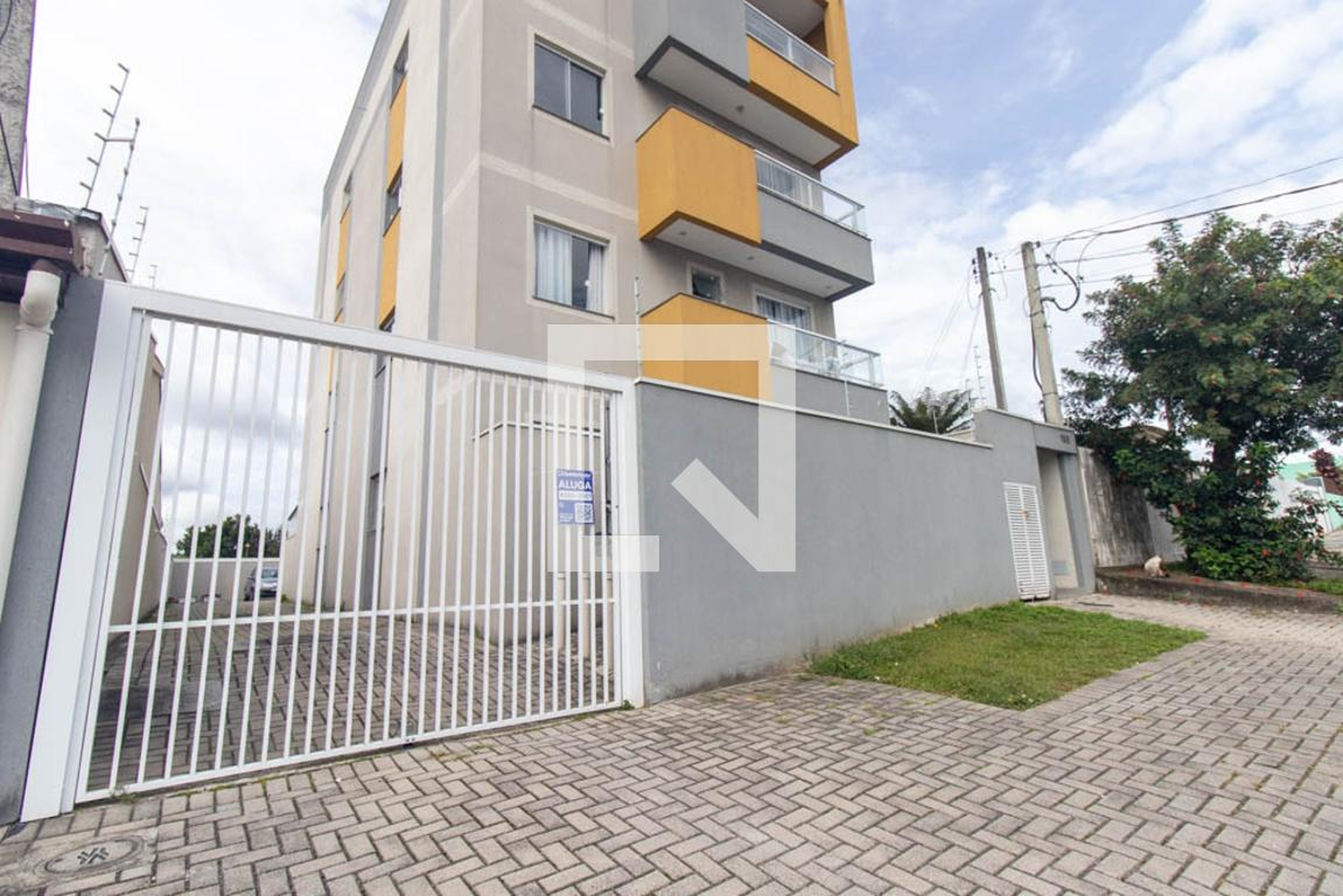 Fachada Condomínio em Rua Capitão Antônio Joaquim Barbosa, 16