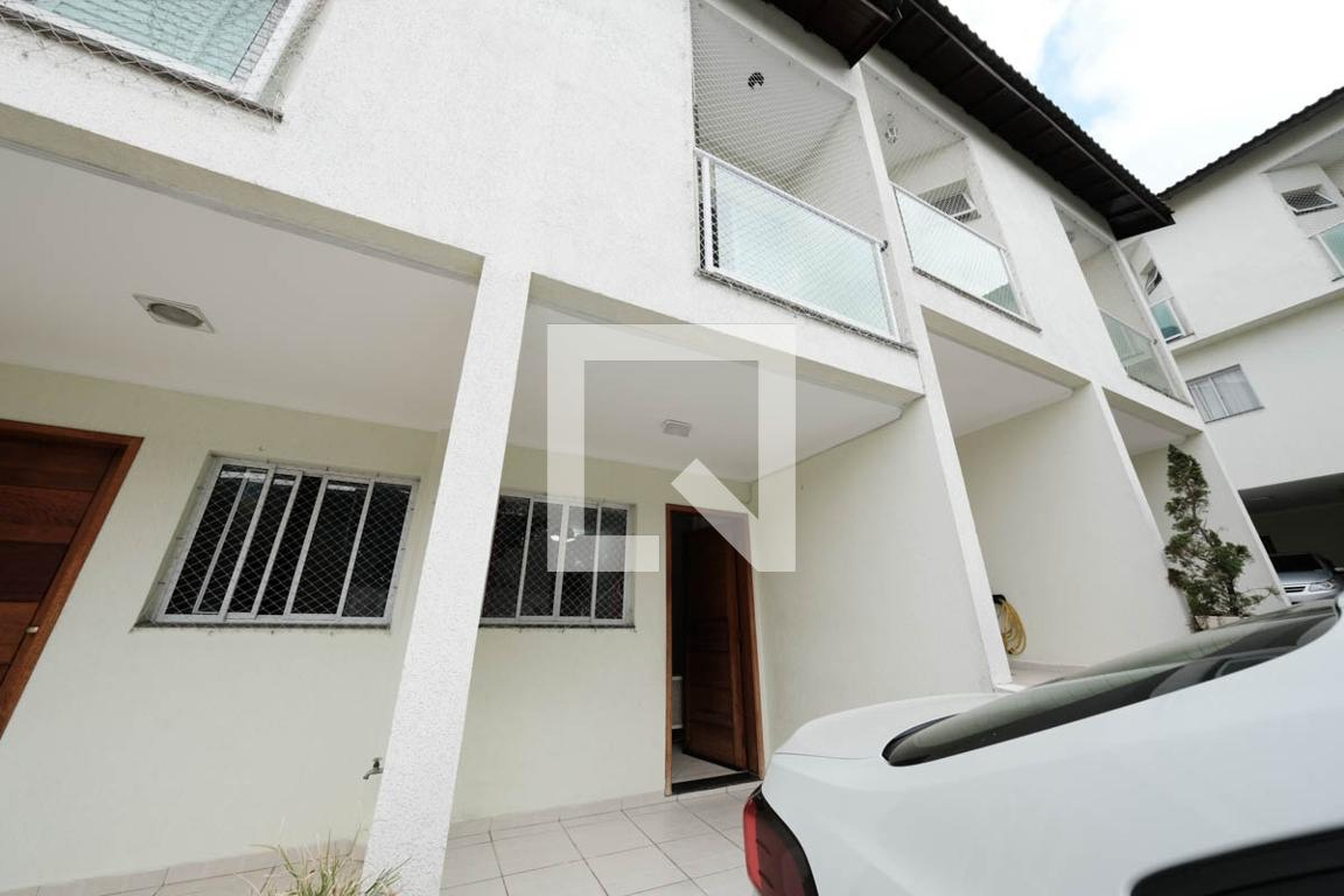 Fachada Condomínio em Rua Rui Pirozzelli, 130