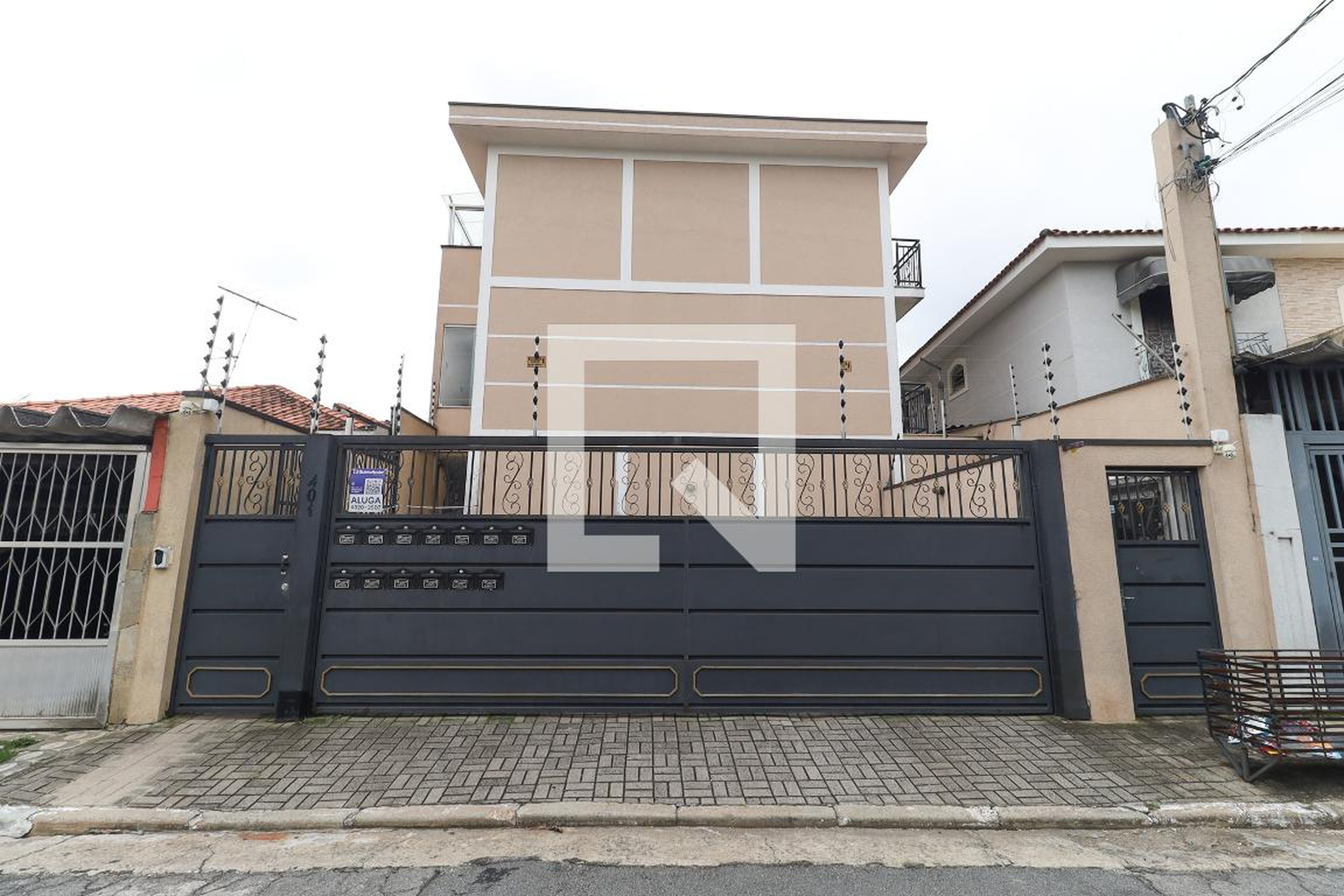 Fachada Condomínio em Rua Professora Maria Hosni Cury, 401