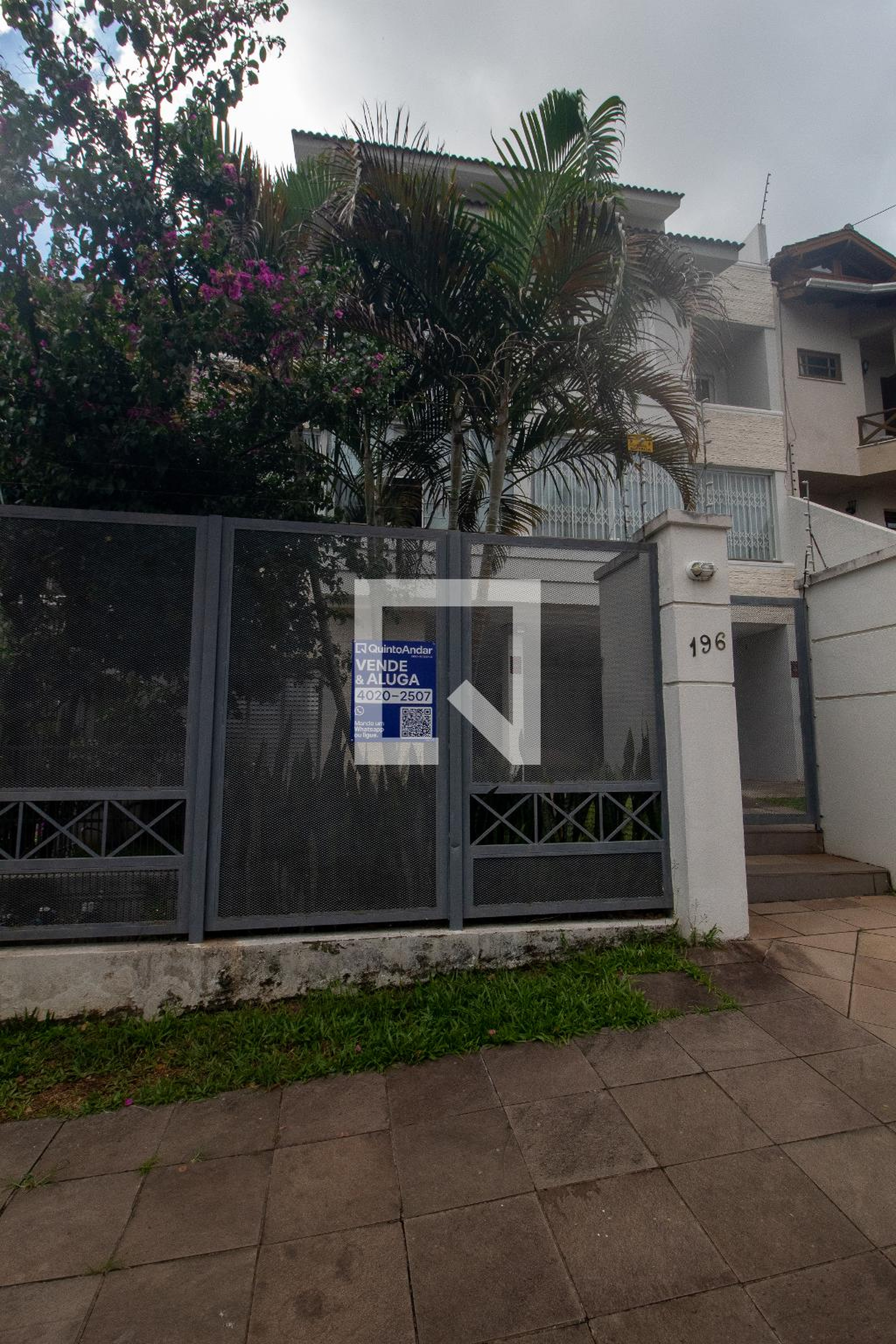 Fachada Condomínio em Rua Dona Paulina, 169