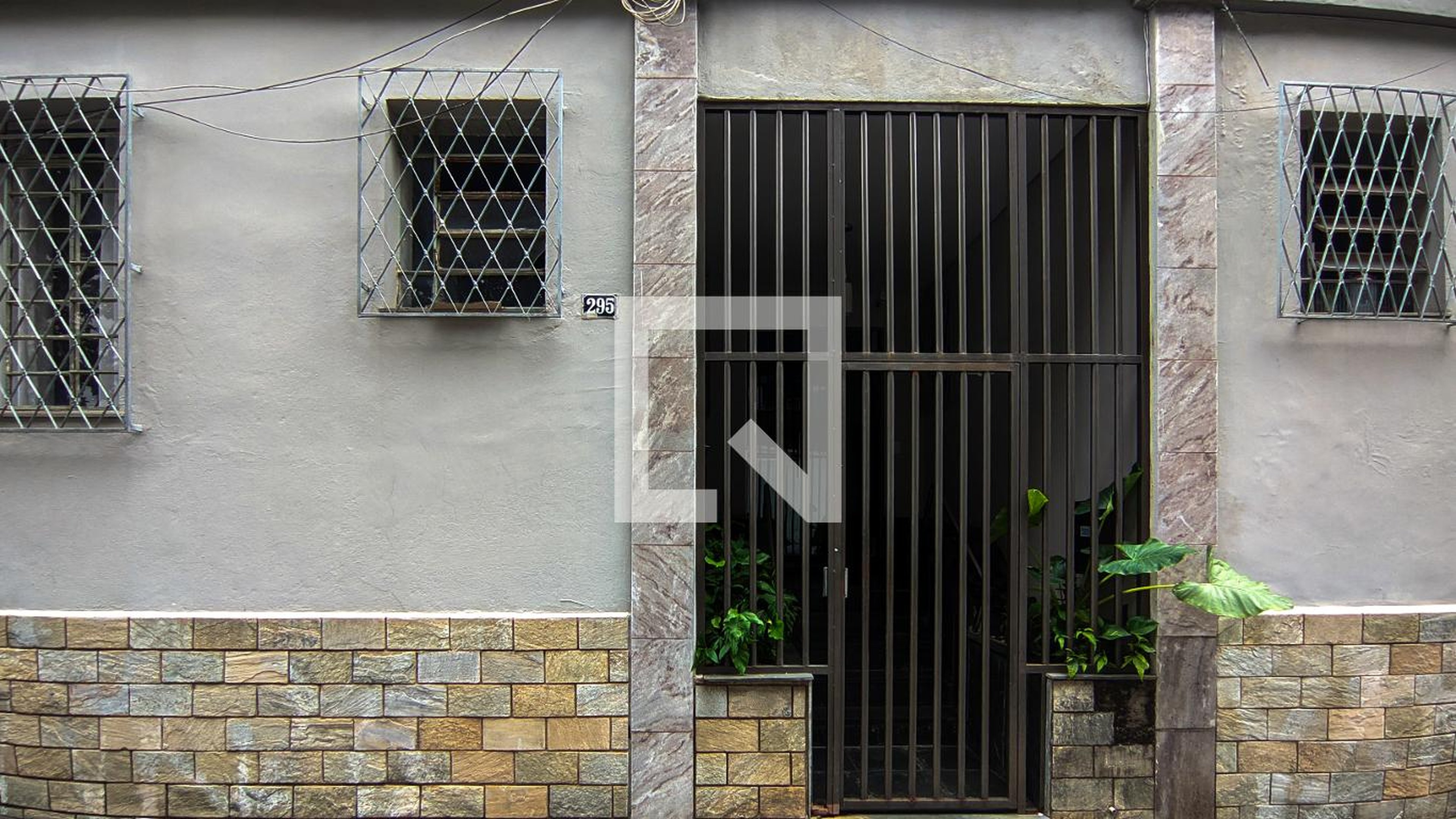 Fachada Condomínio em Rua São Gonçalo, 721