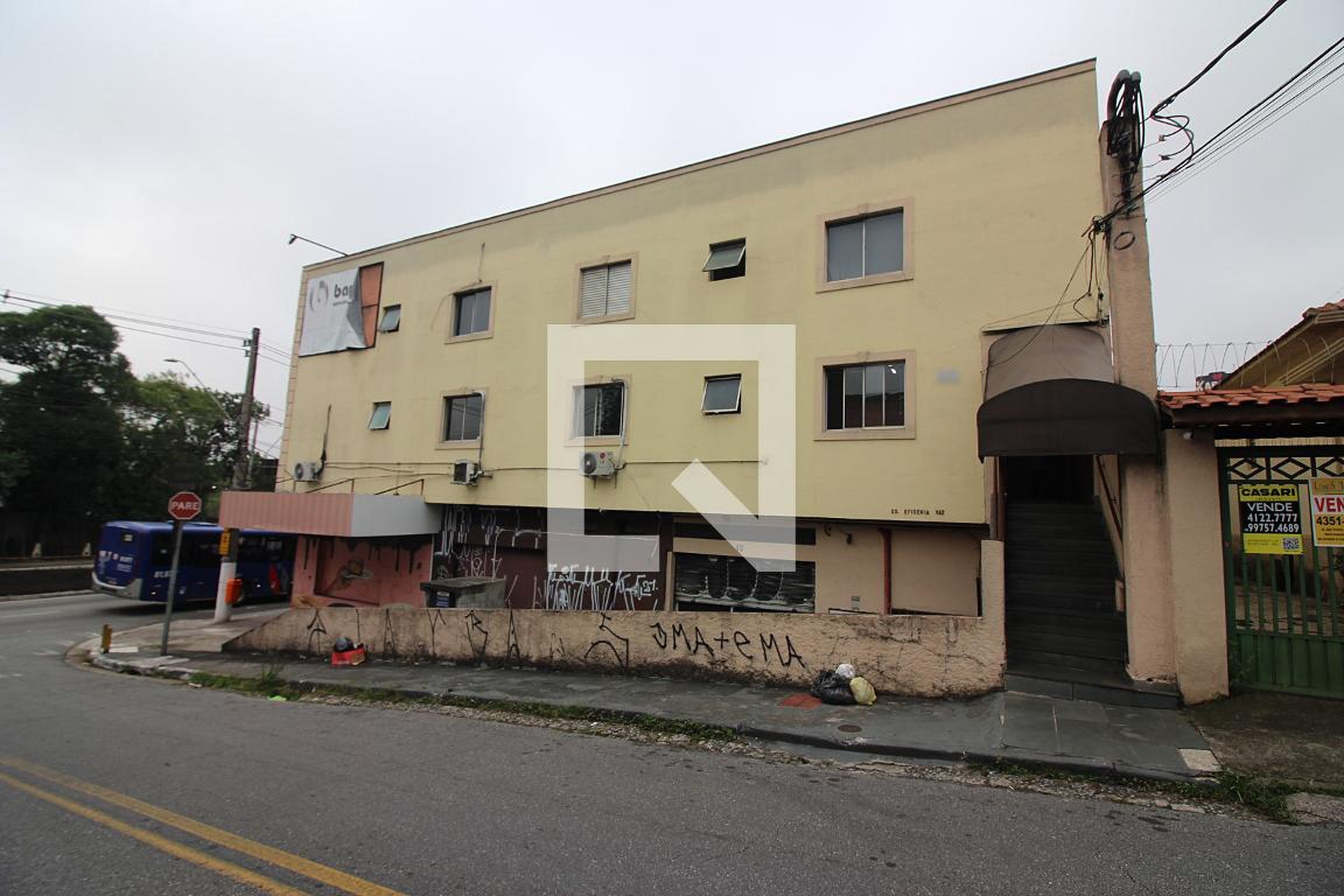 Fachada Condomínio em Alameda das Oliveiras, 17