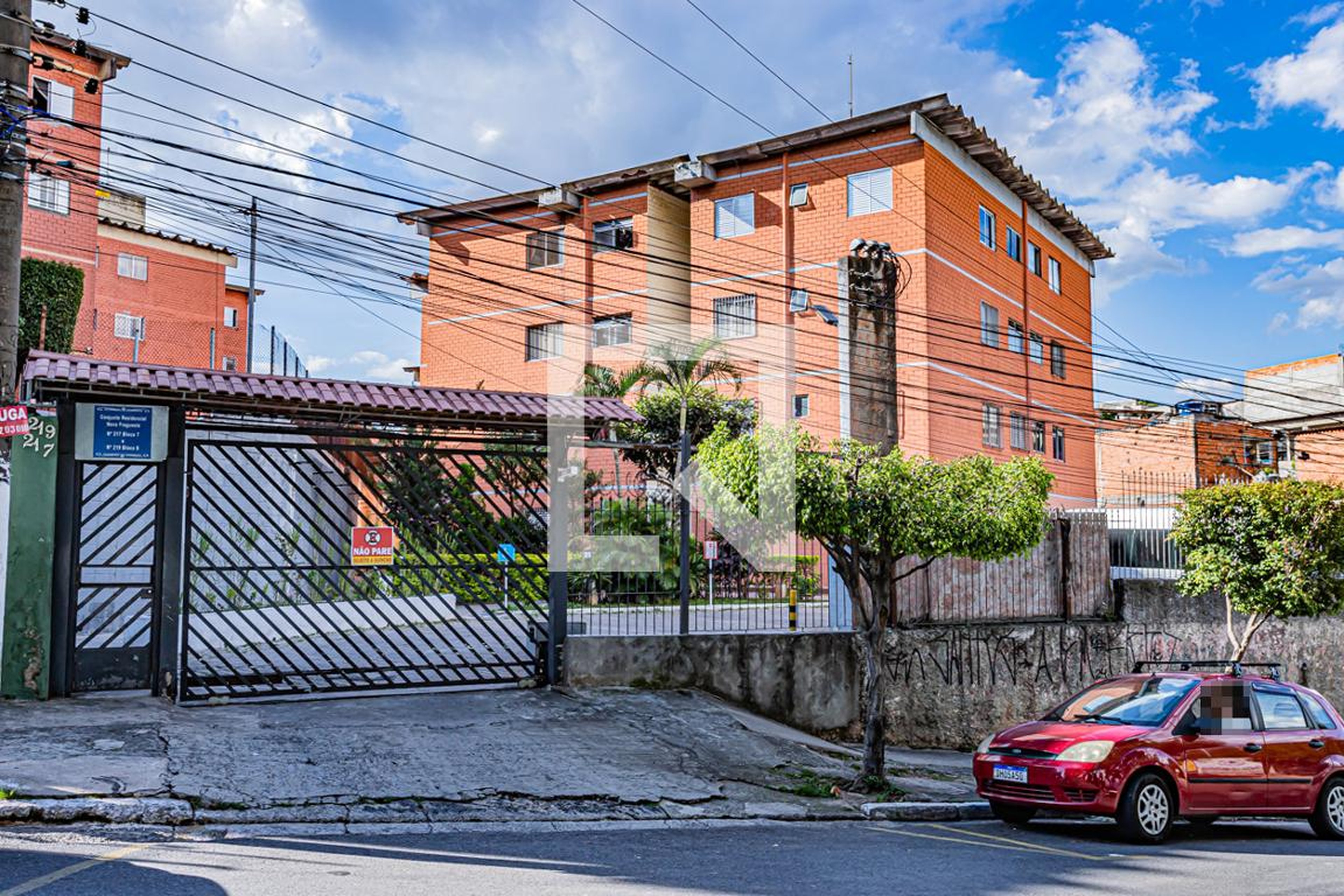 Fachada Condomínio em Estrada do Sabão, 219