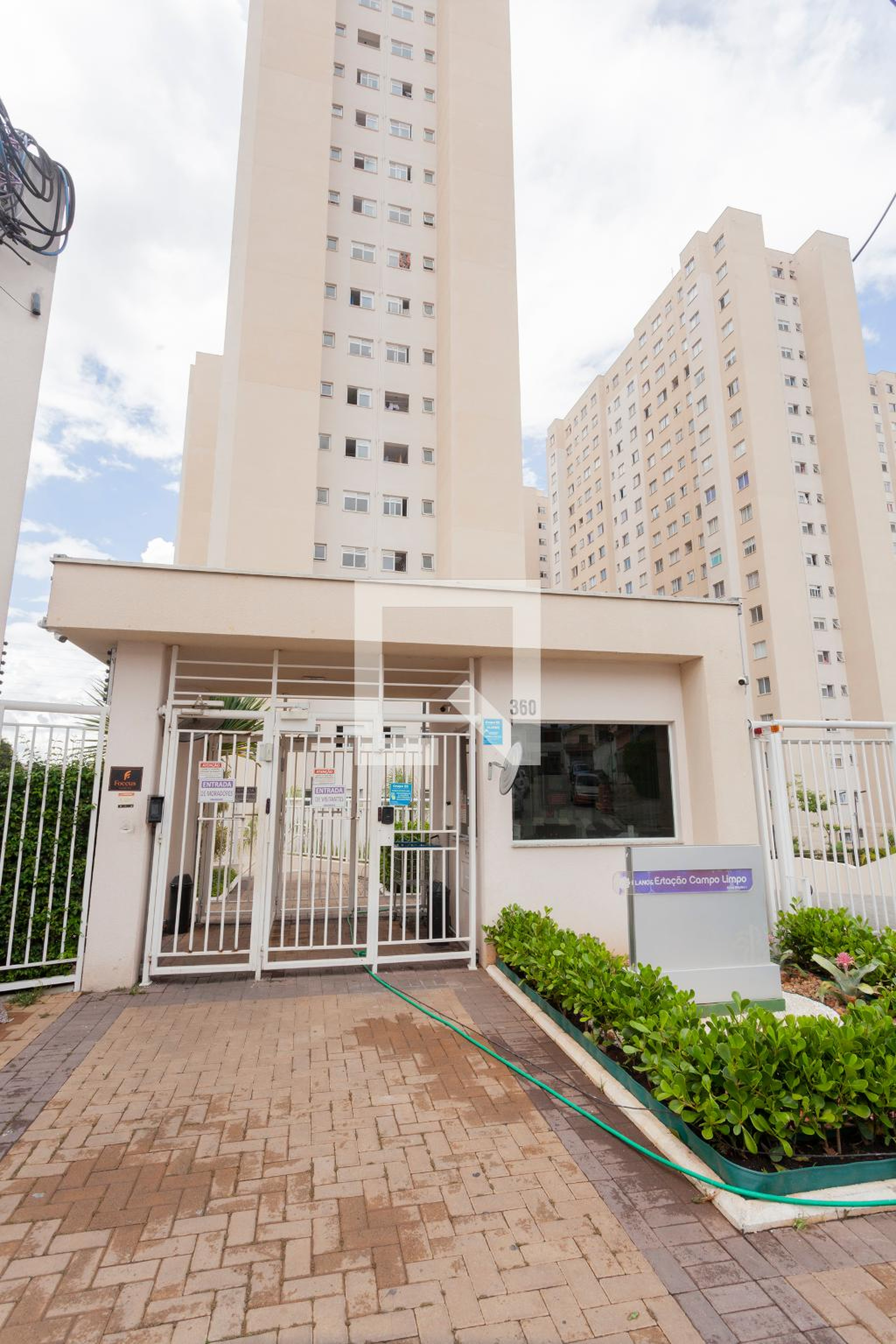 Fachada Condomínio em Rua Doutor José Serra Ribeiro, 360