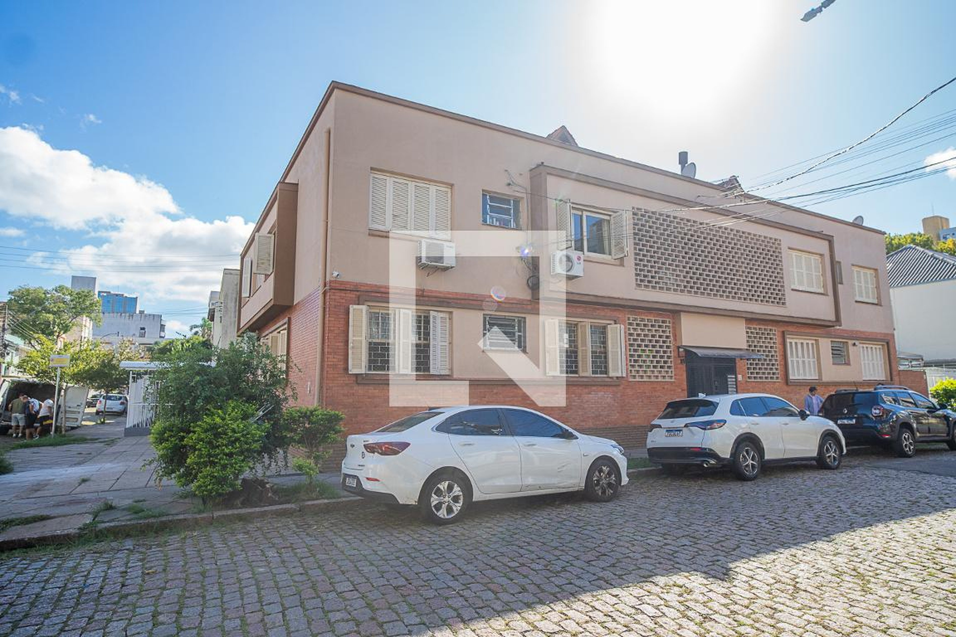 Fachada Condomínio em Rua Hugo Ribeiro, 88