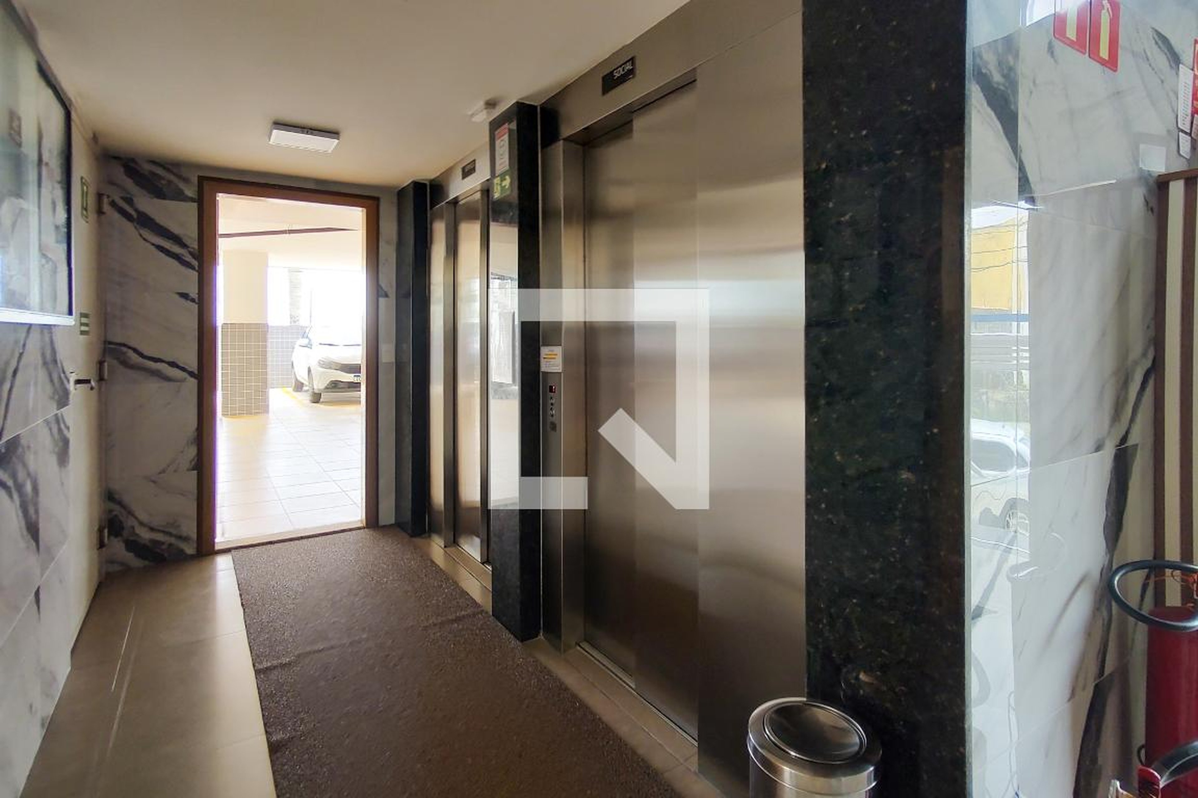 Elevador - Gomes House Residence