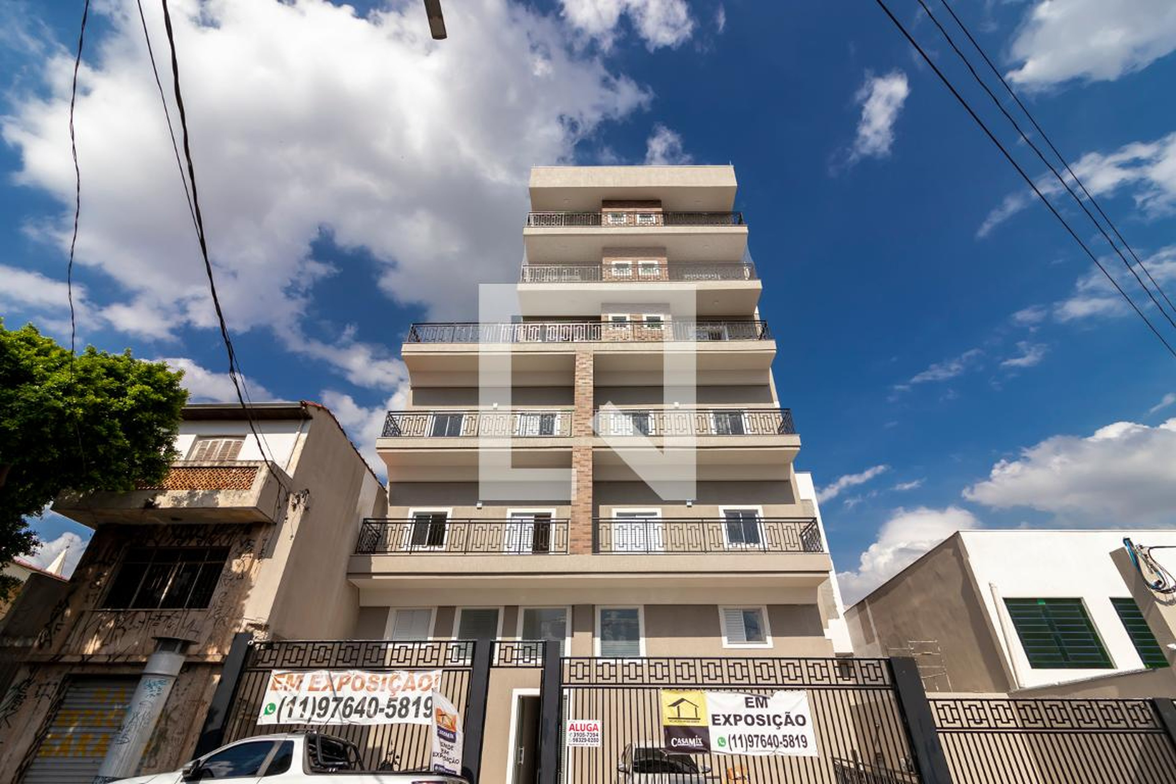 Fachada Condomínio em Rua Ana Ribeiro, 448