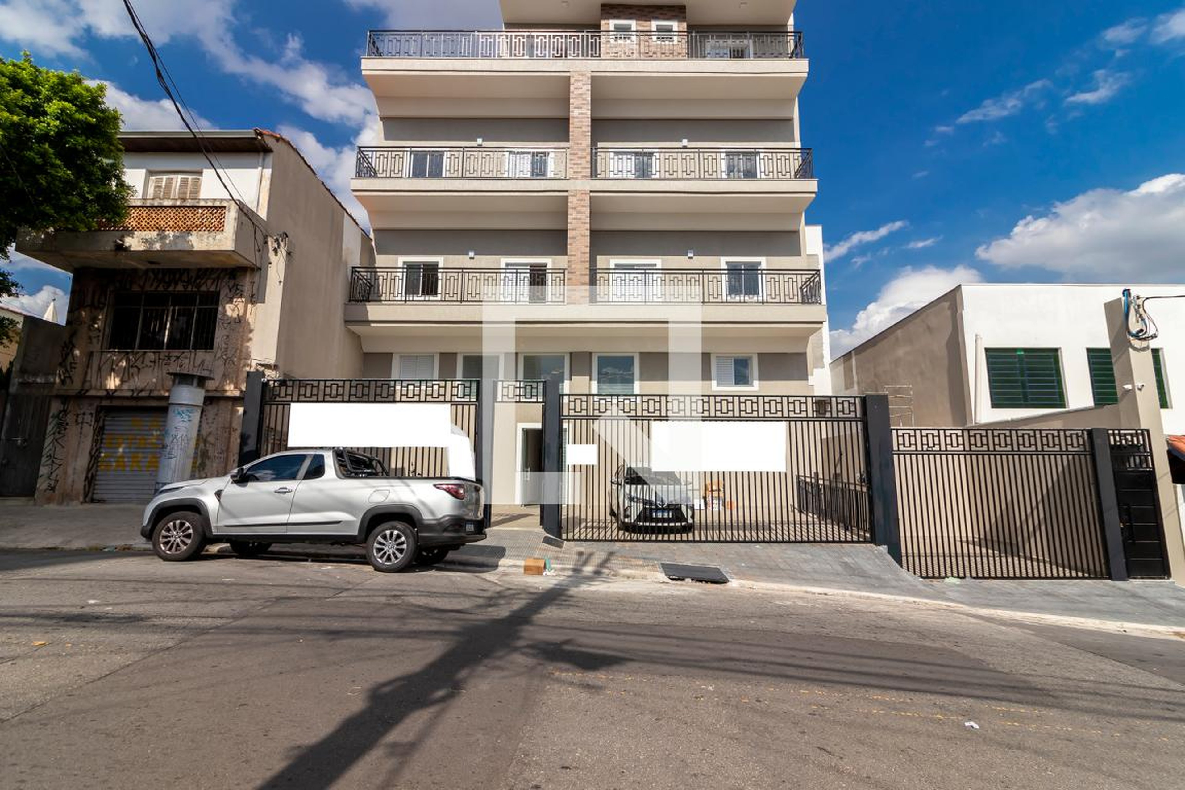 Fachada do Prédio Condomínio em Rua Ana Ribeiro, 448