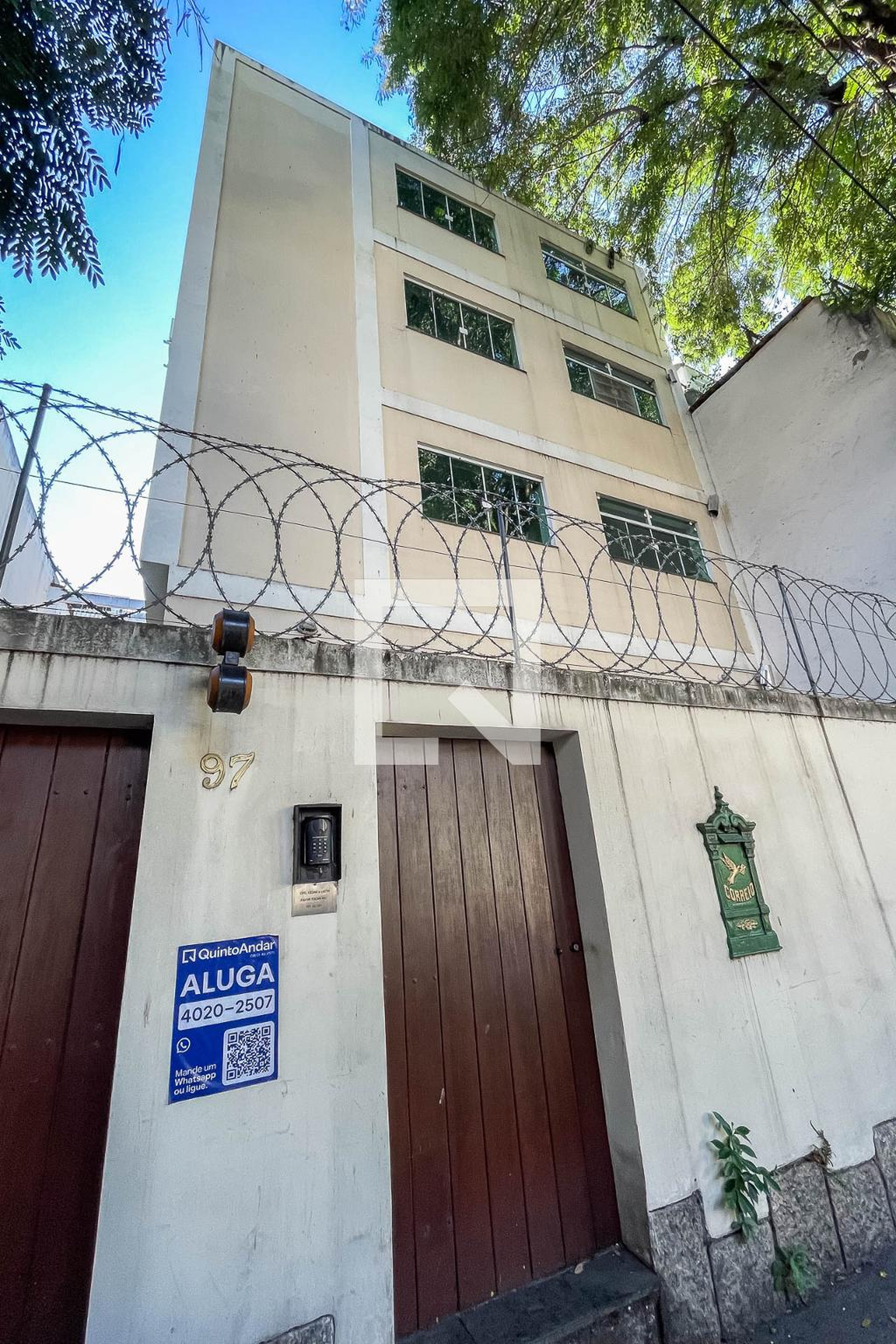 Fachada Condomínio em Rua Ferdinando Laboriau, 97