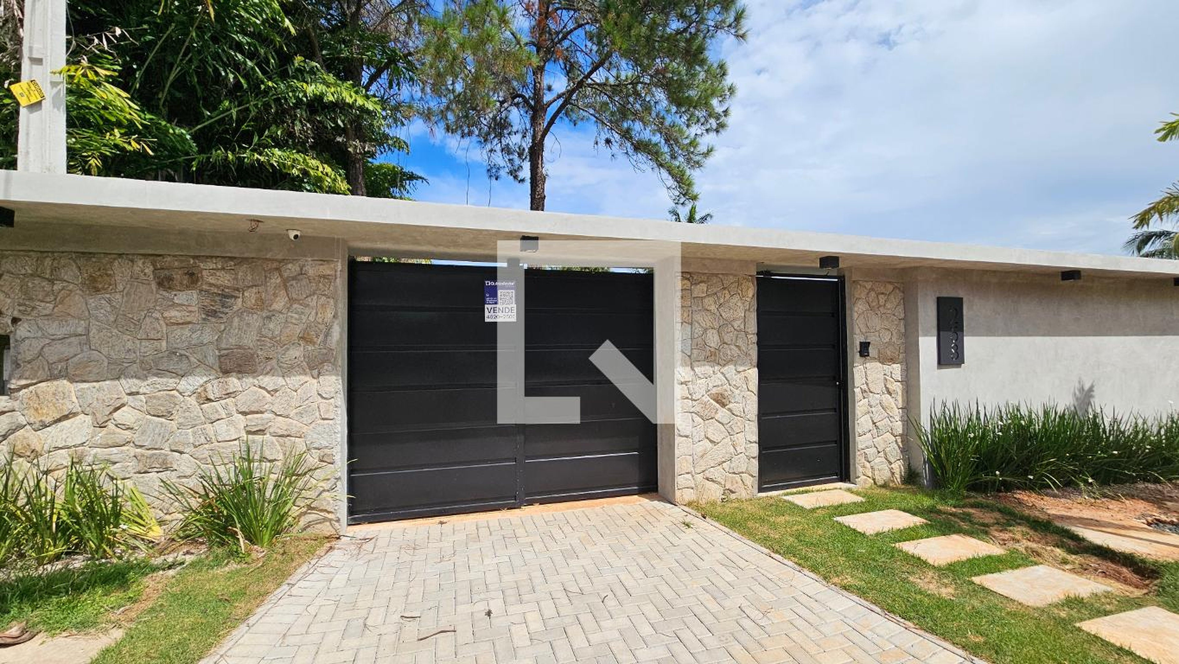 Fachada Condomínio em Rua Eusébio Nogueira Machado, 258