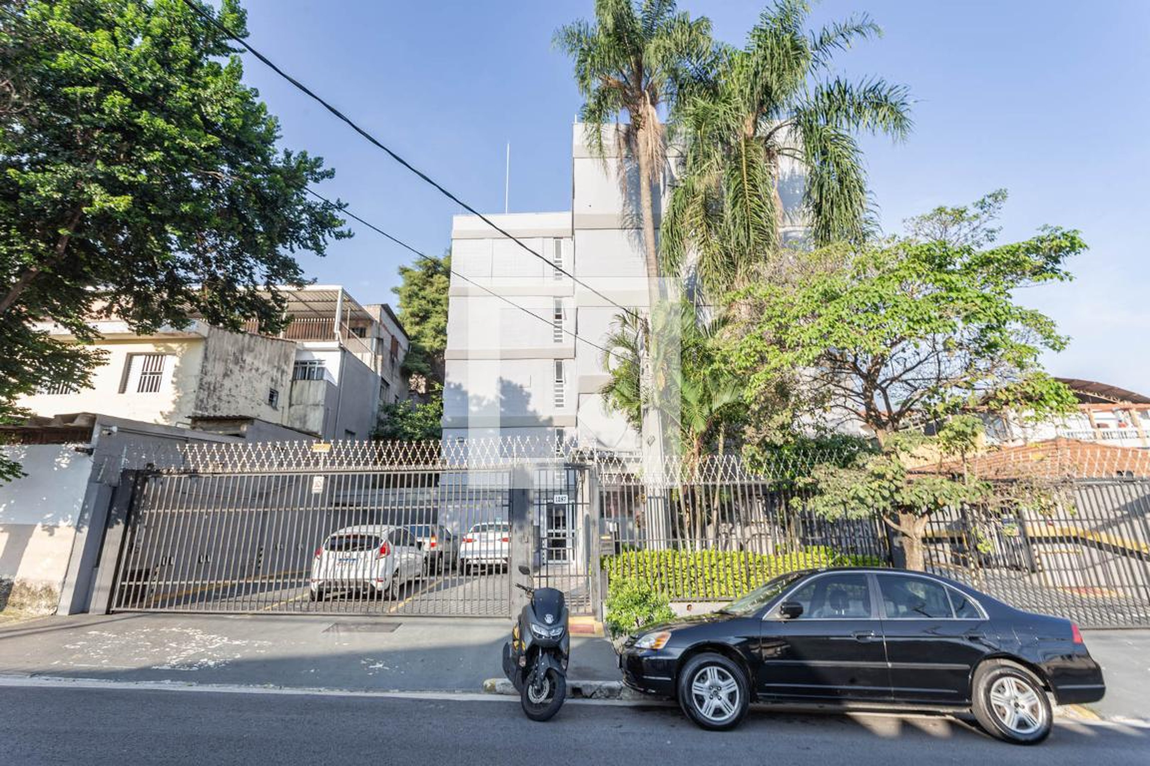 Fachada Condomínio em Rua Romão Puiggari, 1286