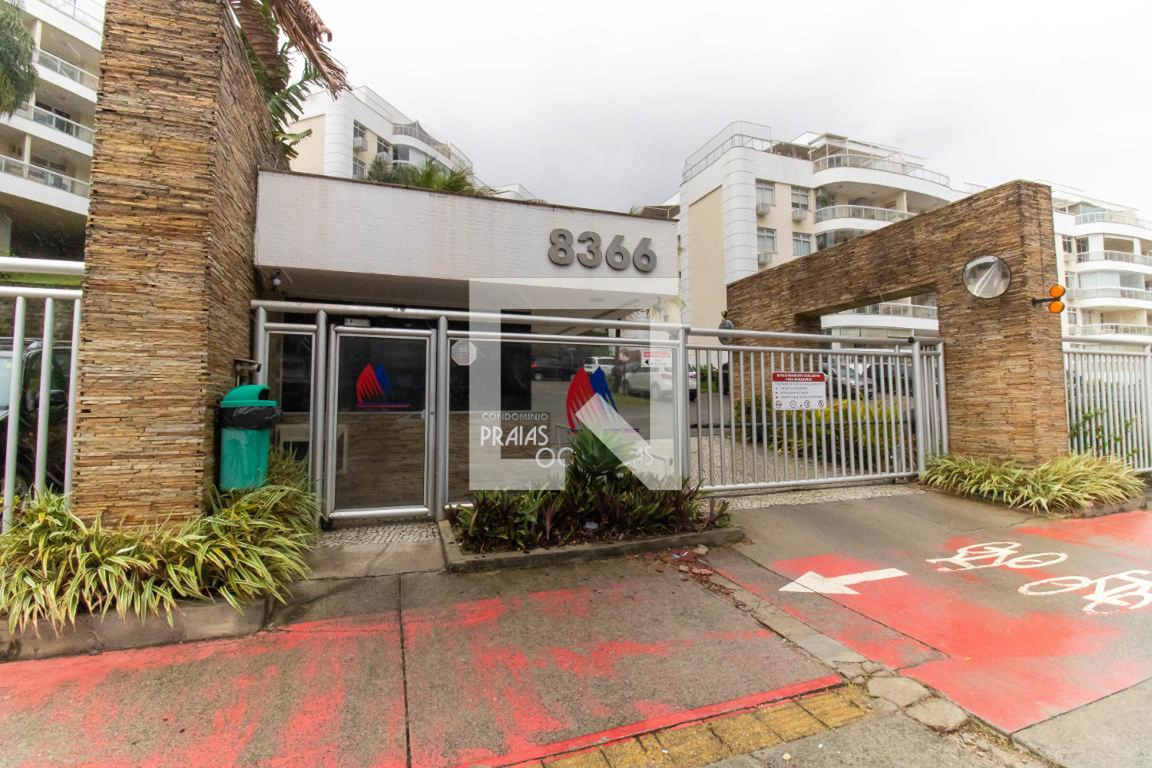 Fachada Condomínio em Estrada Francisco da Cruz Nunes, 8266