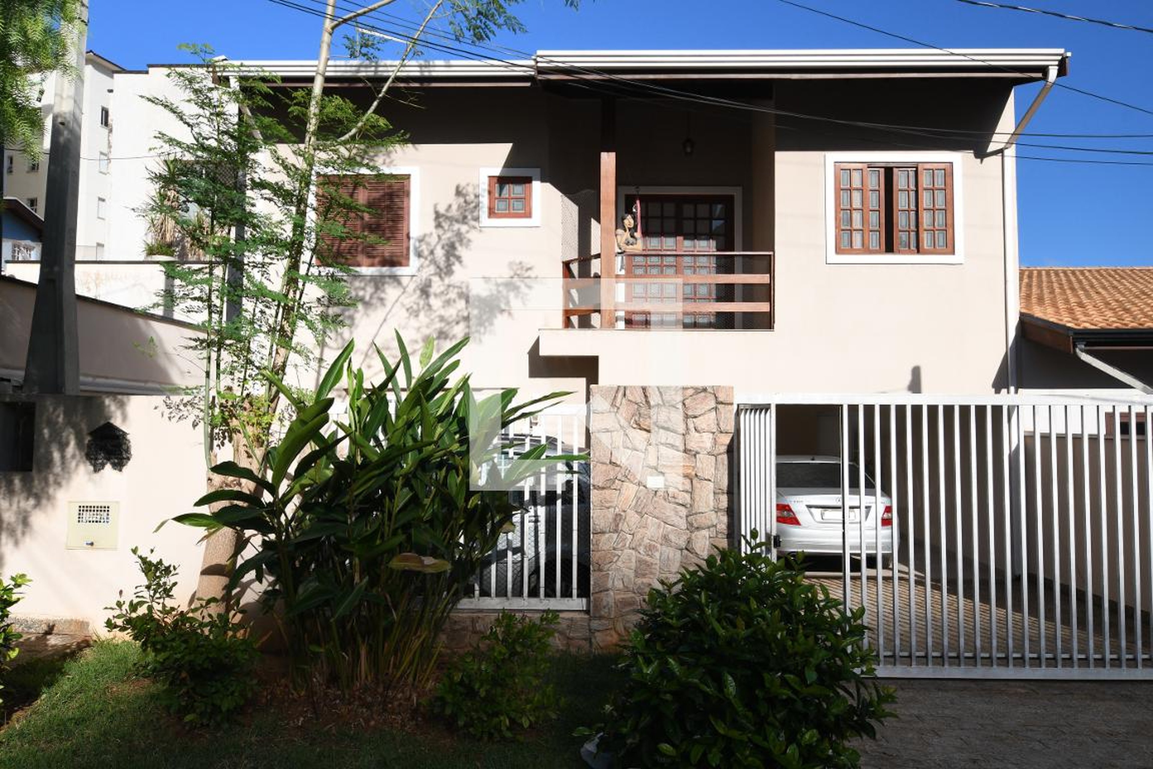 Fachada Condomínio em Rua Rafael Saglioni, 352