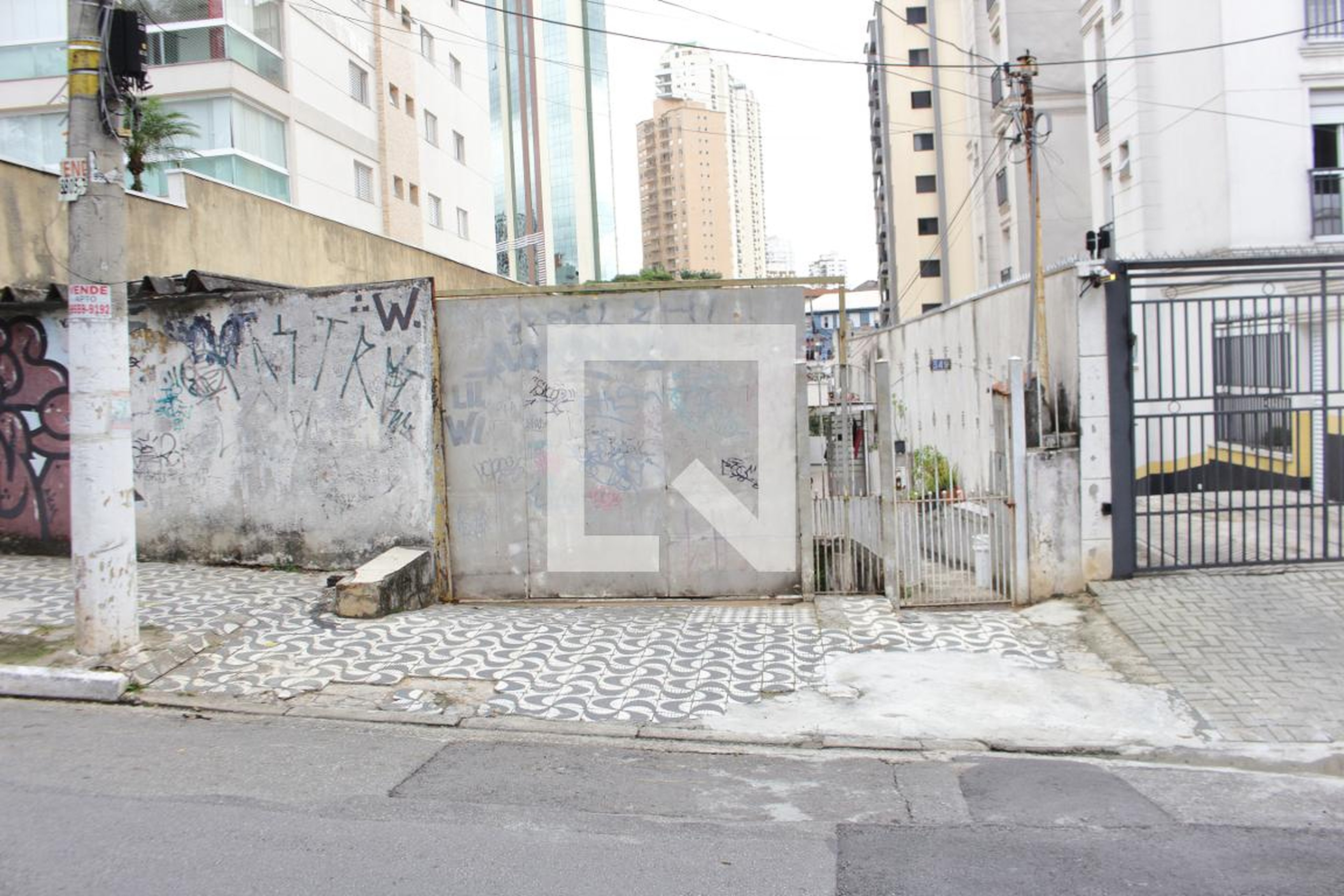 Fachada Condomínio em Rua Aureliano Leal, 349