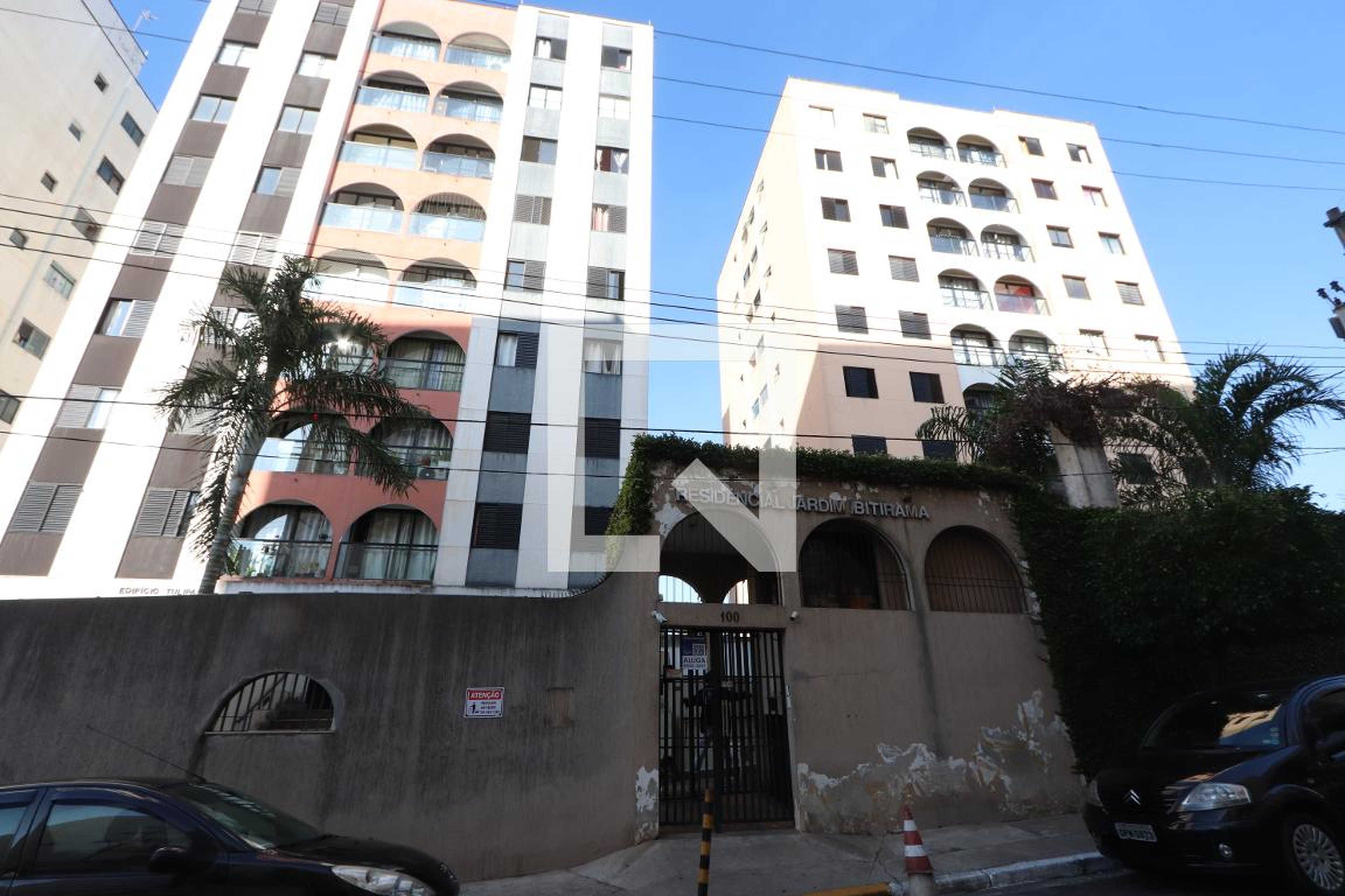 Fachada do condomínio Residencial Jardim Ibitirama