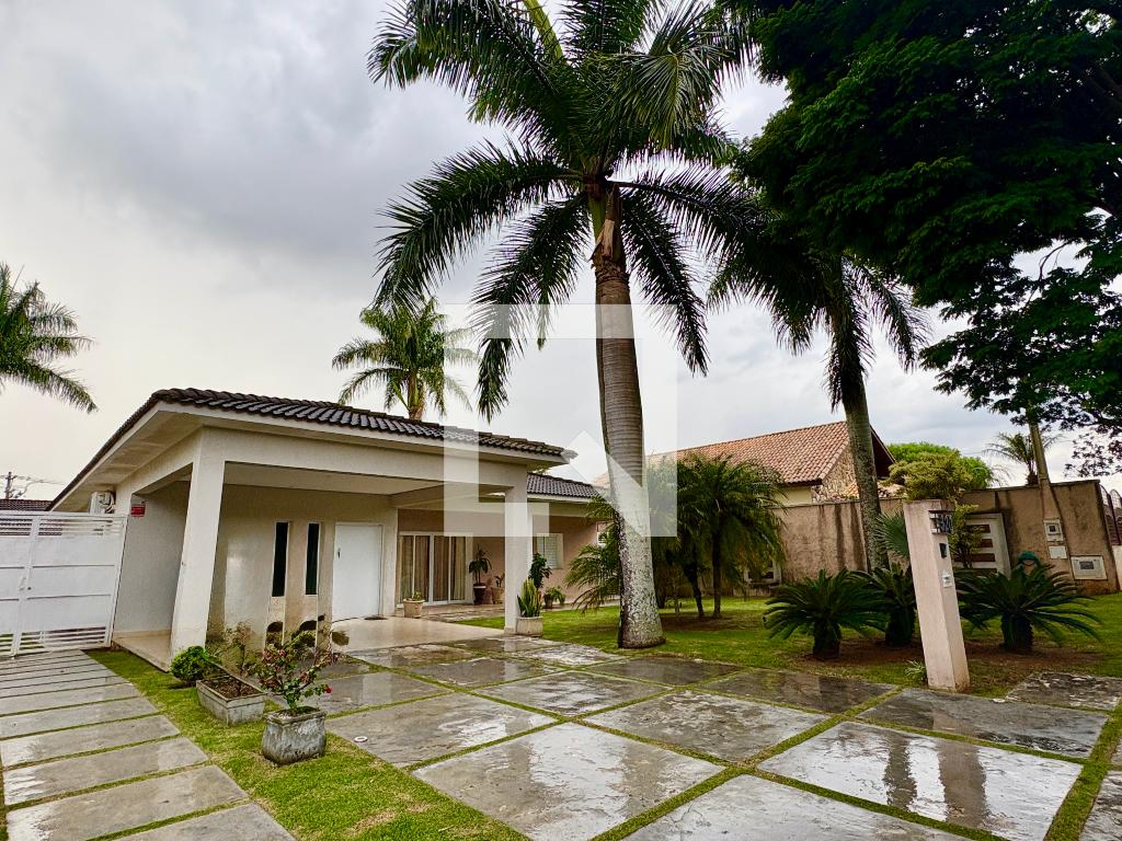 Fachada Condomínio em Rua José Antônio Paulielo, 320