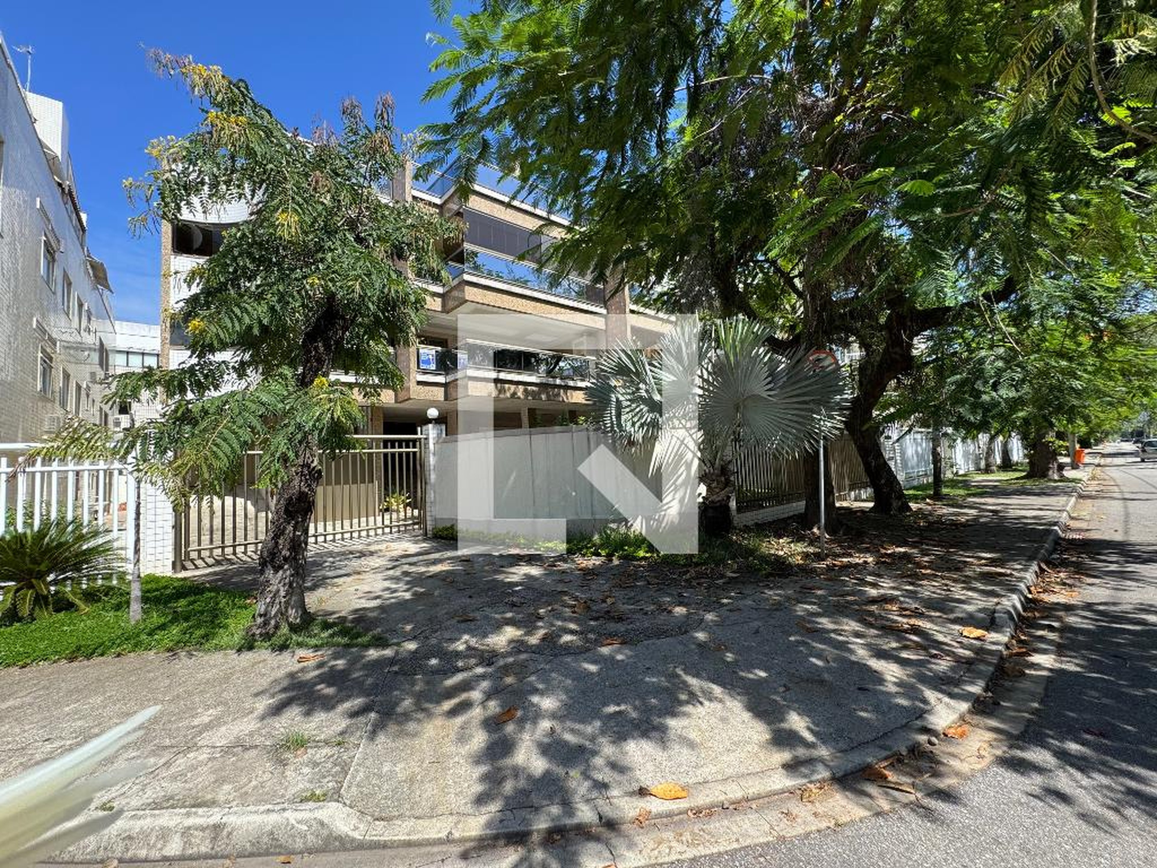 Fachada Condomínio em Rua Almirante Ary Rongel, 1110