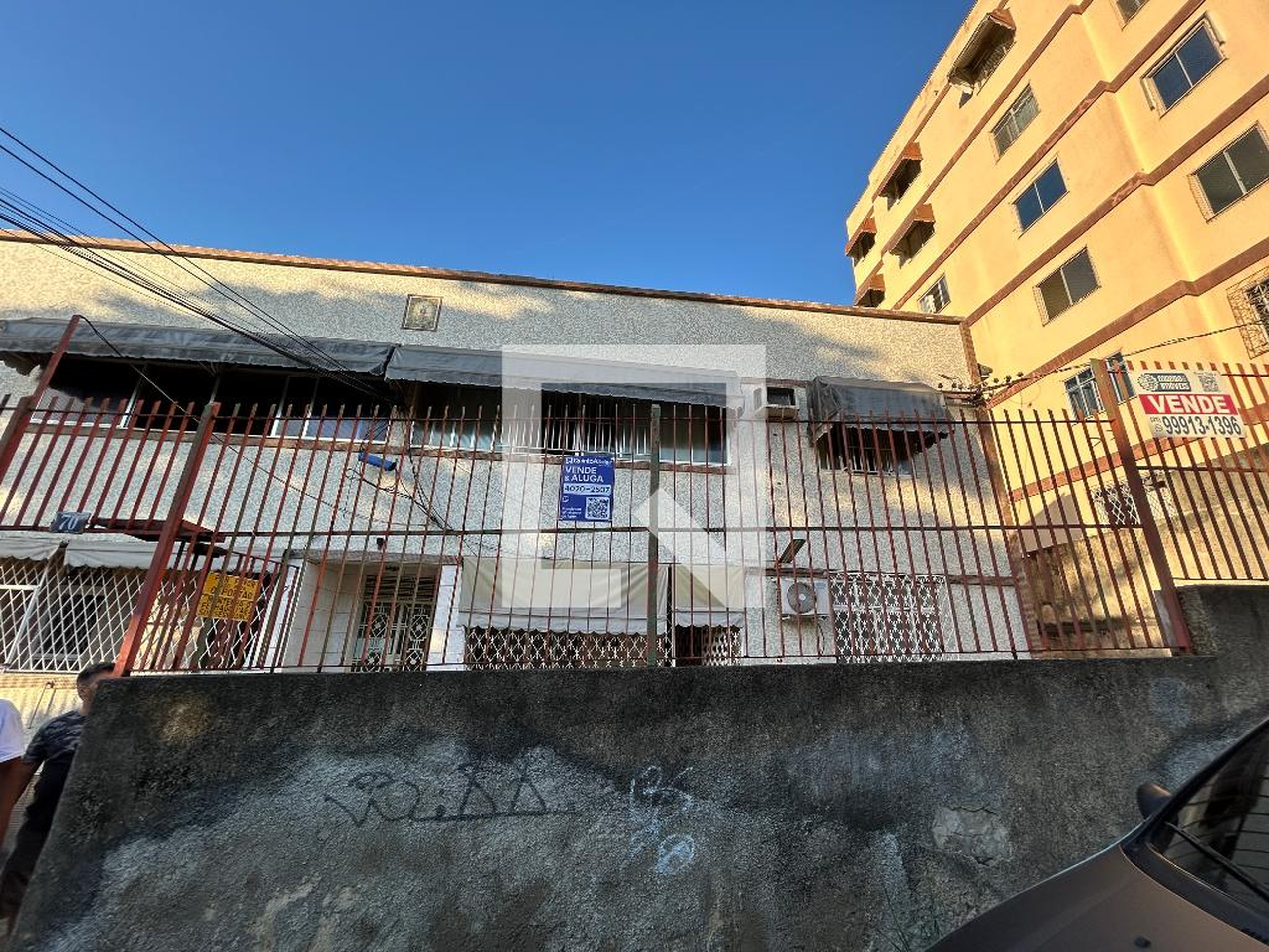 Fachada Condomínio em Rua Xisto Bahia, 70