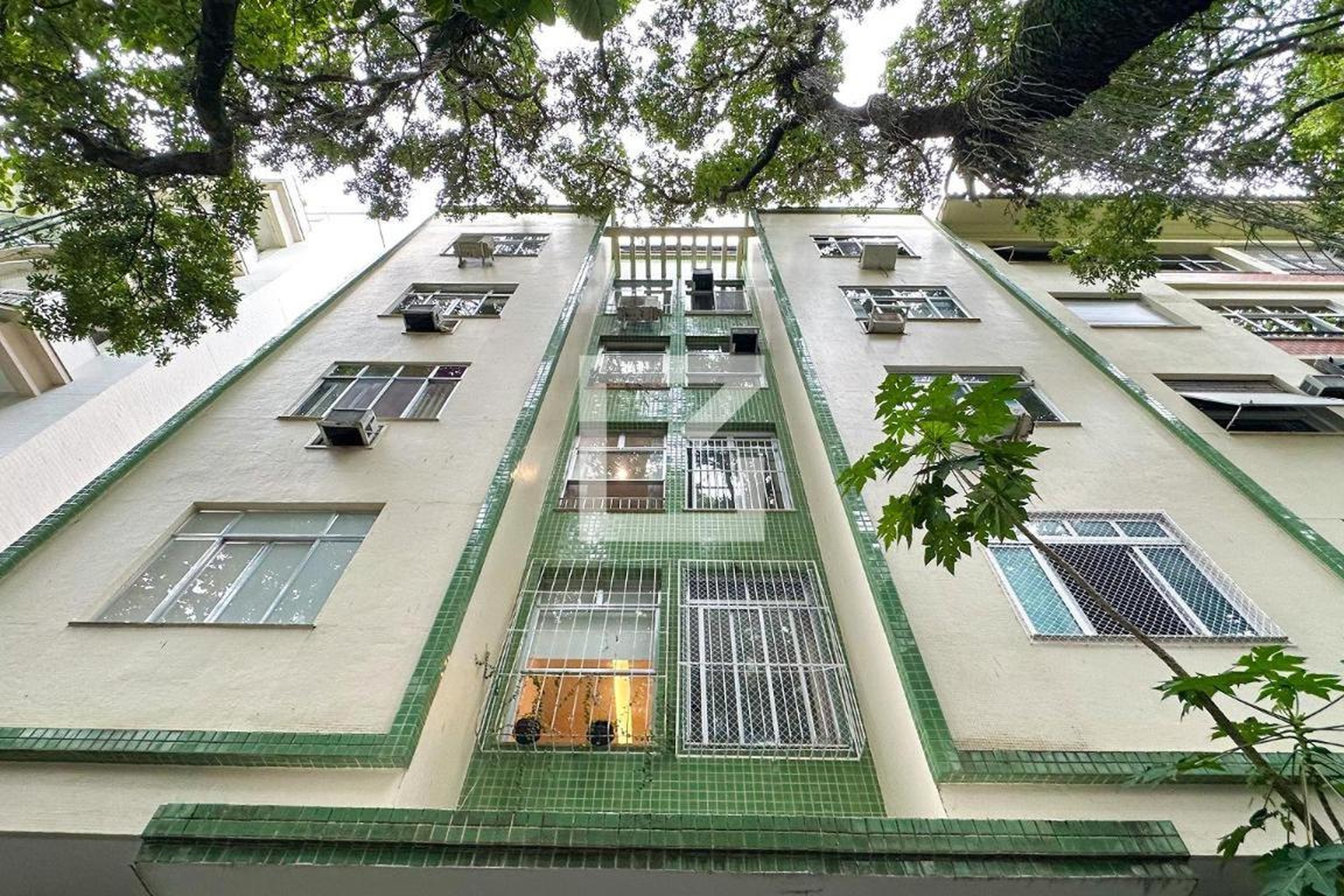 Fachada Condomínio em Rua Carlos Góis, 402