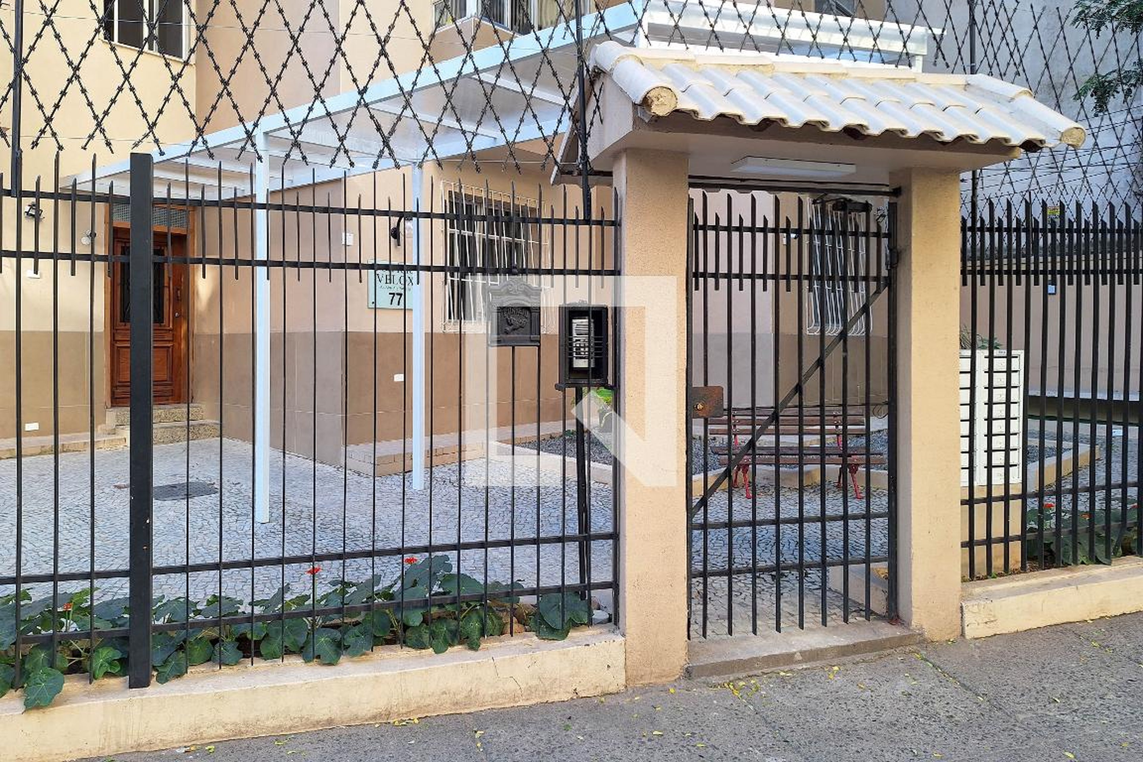 Fachada Condomínio em Avenida Almirante Ary Parreiras, 77