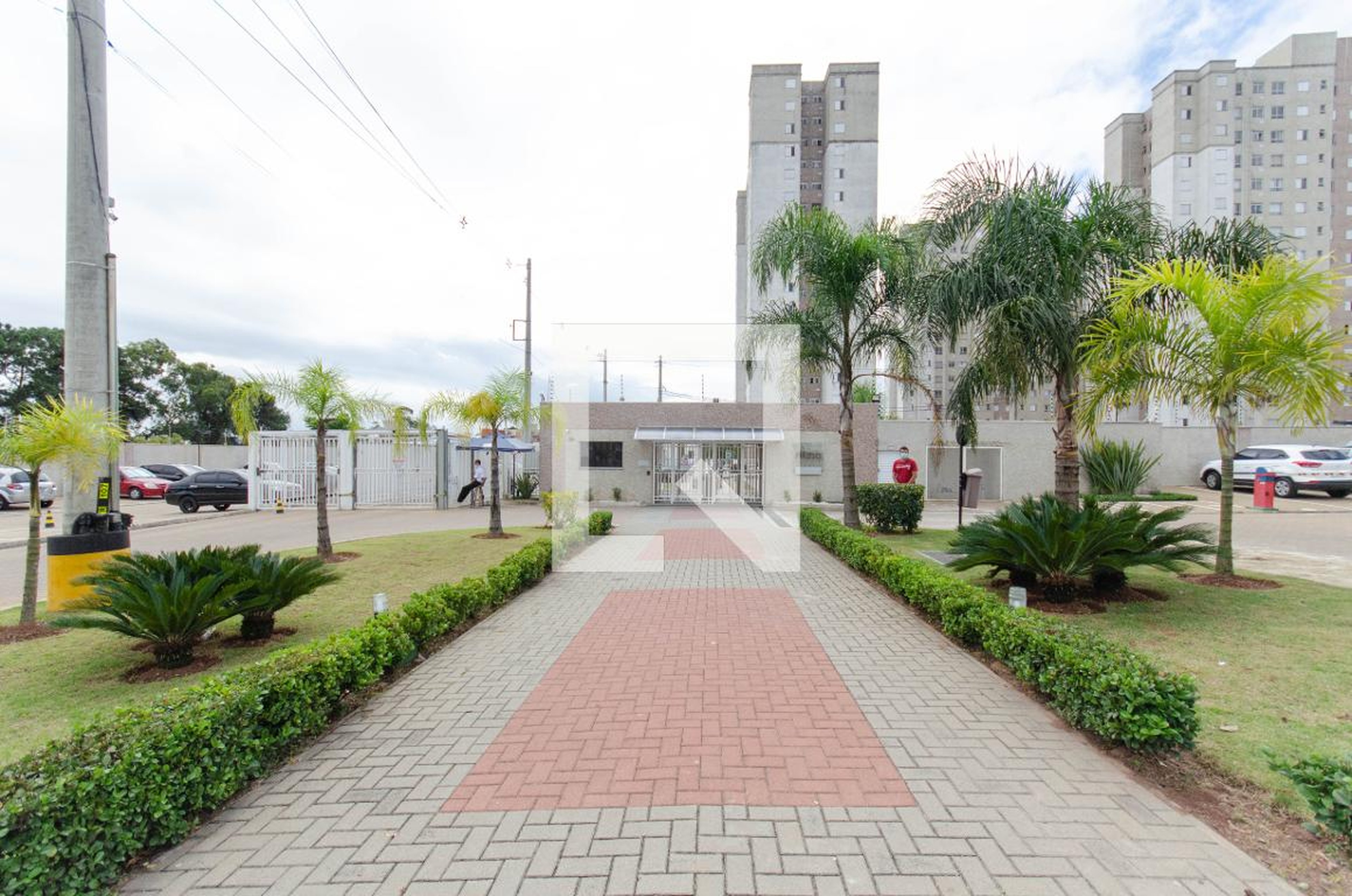 Fachada Condomínio em Rua Agrimensor Sugaya, 280