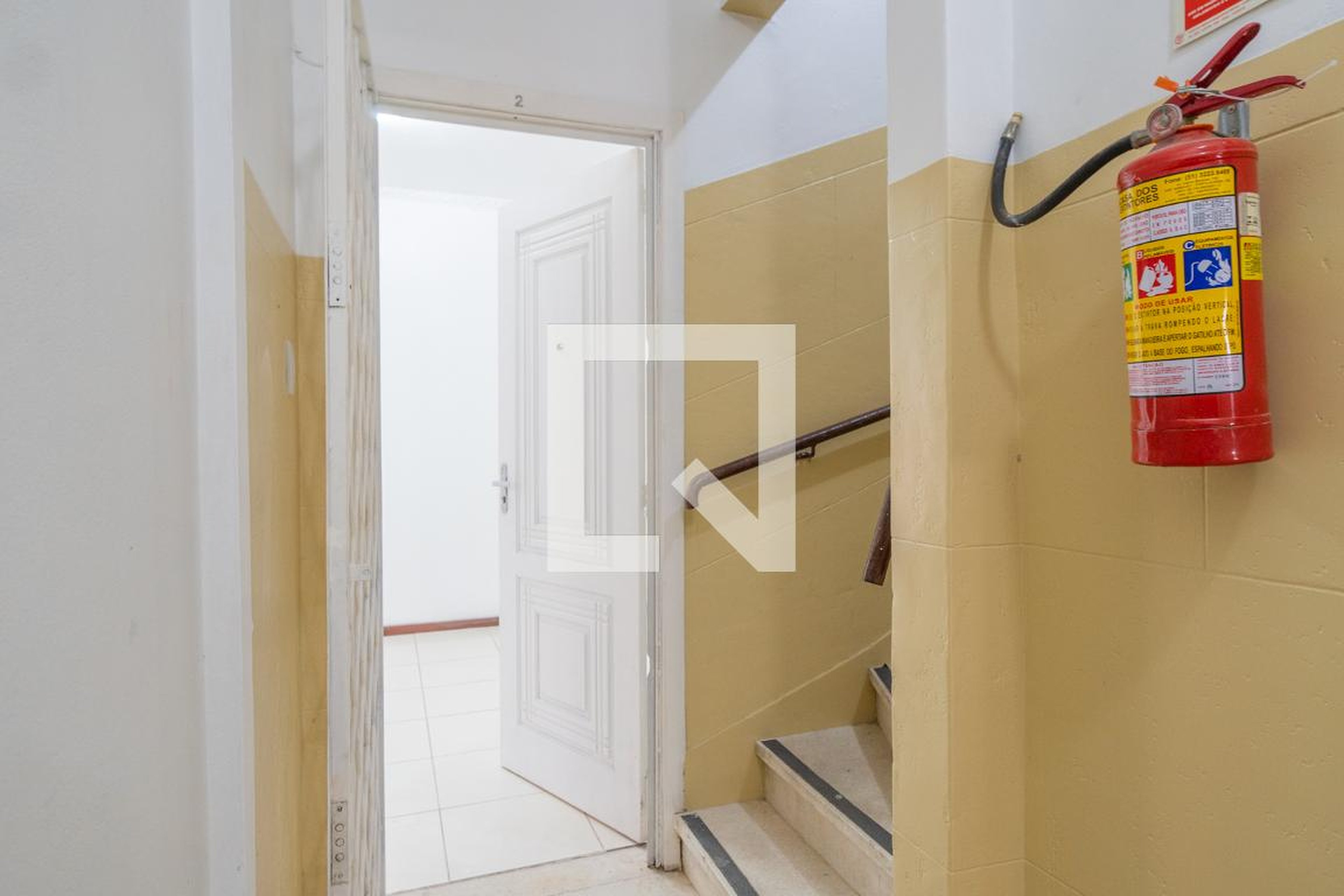 Entrada - em Rua Miguel Teixeira